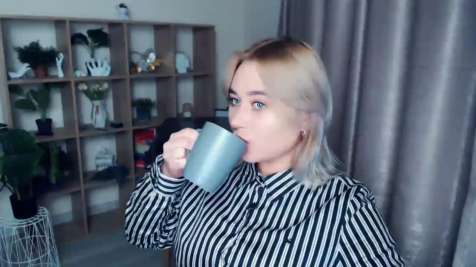 Gallery image thumbnail from Kukla_kolduna's myfreecams stream on, 11/21/2024, 15:11 image 7 of 20