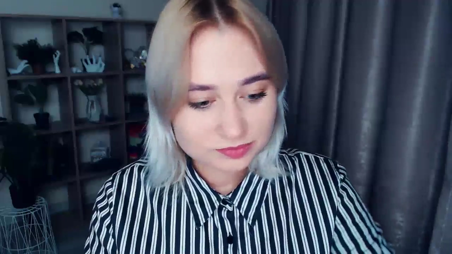 Gallery image thumbnail from Kukla_kolduna's myfreecams stream on, 11/21/2024, 15:11 image 17 of 20
