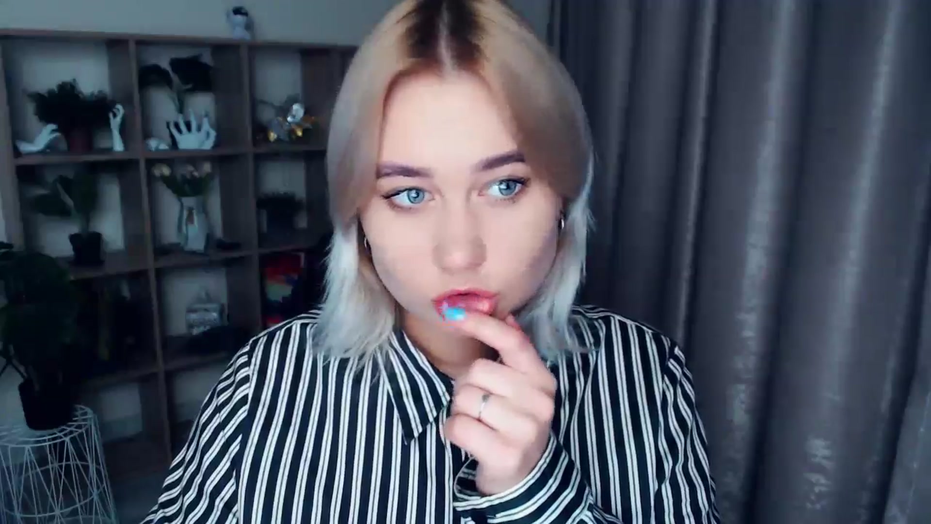 Gallery image thumbnail from Kukla_kolduna's myfreecams stream on, 11/21/2024, 15:11 image 18 of 20