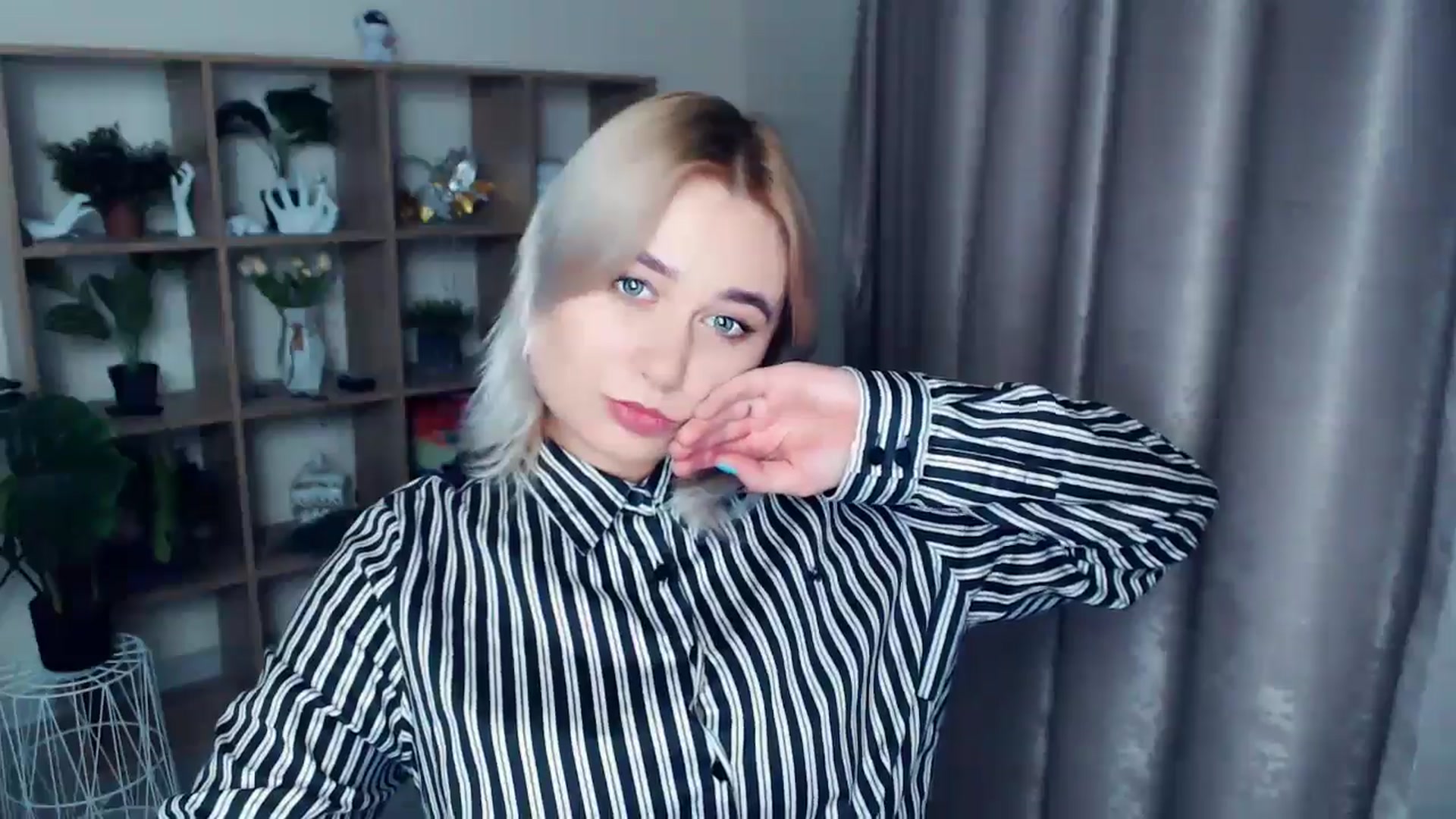 Gallery image thumbnail from Kukla_kolduna's myfreecams stream on, 11/21/2024, 15:11 image 16 of 20
