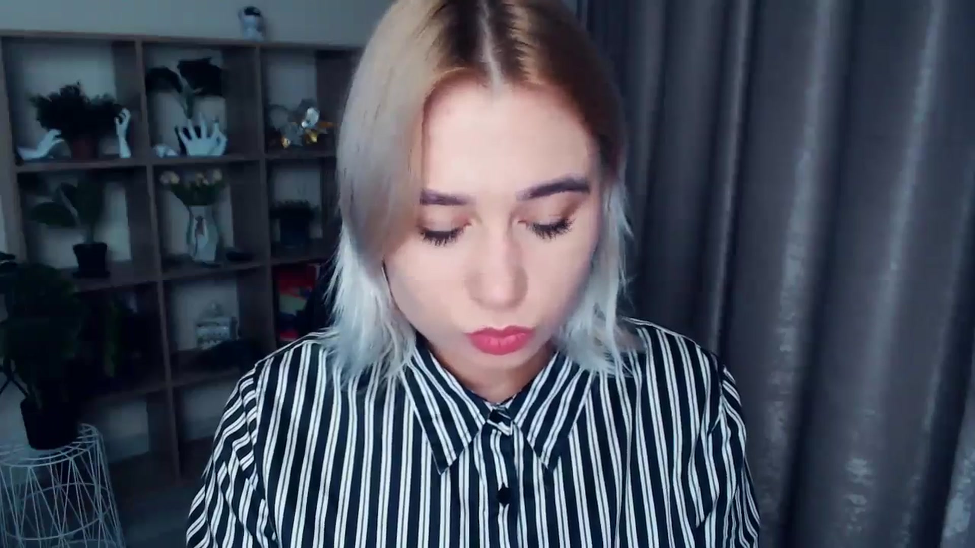 Gallery image thumbnail from Kukla_kolduna's myfreecams stream on, 11/21/2024, 15:11 image 13 of 20