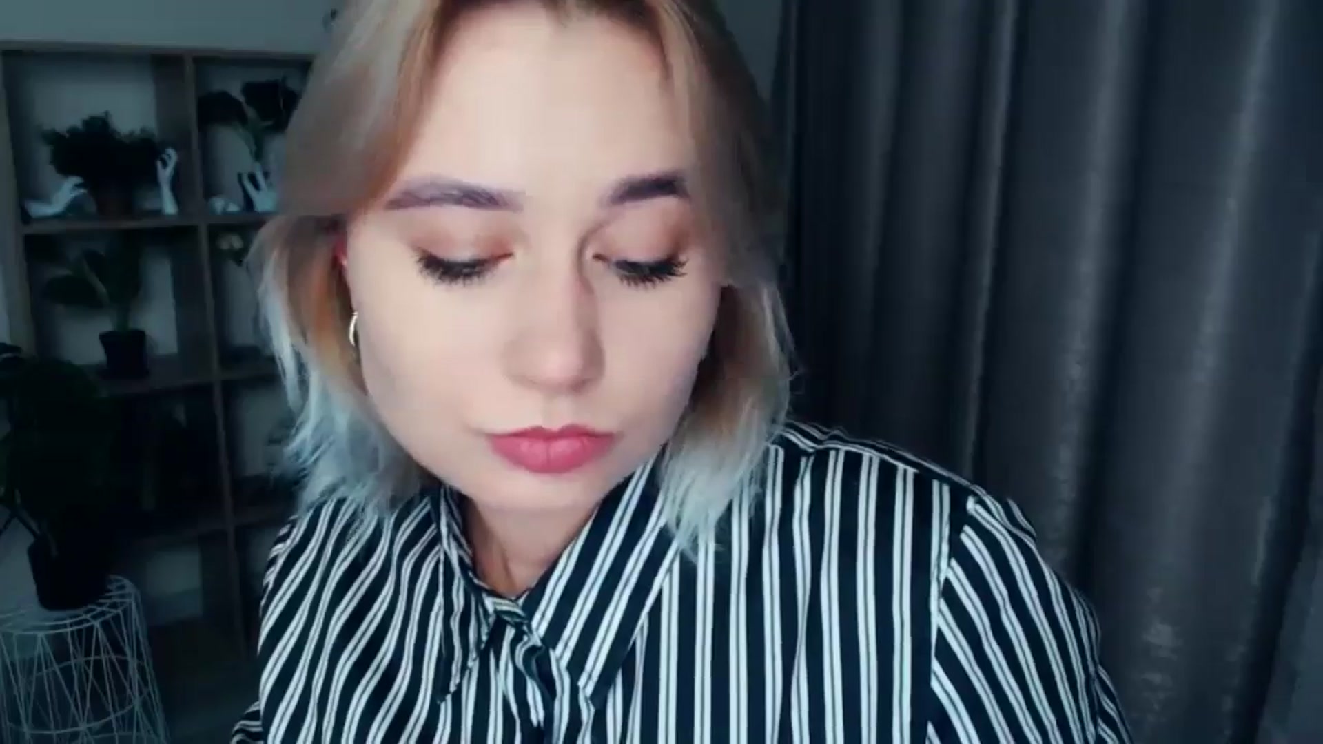 Gallery image thumbnail from Kukla_kolduna's myfreecams stream on, 11/21/2024, 15:11 image 9 of 20