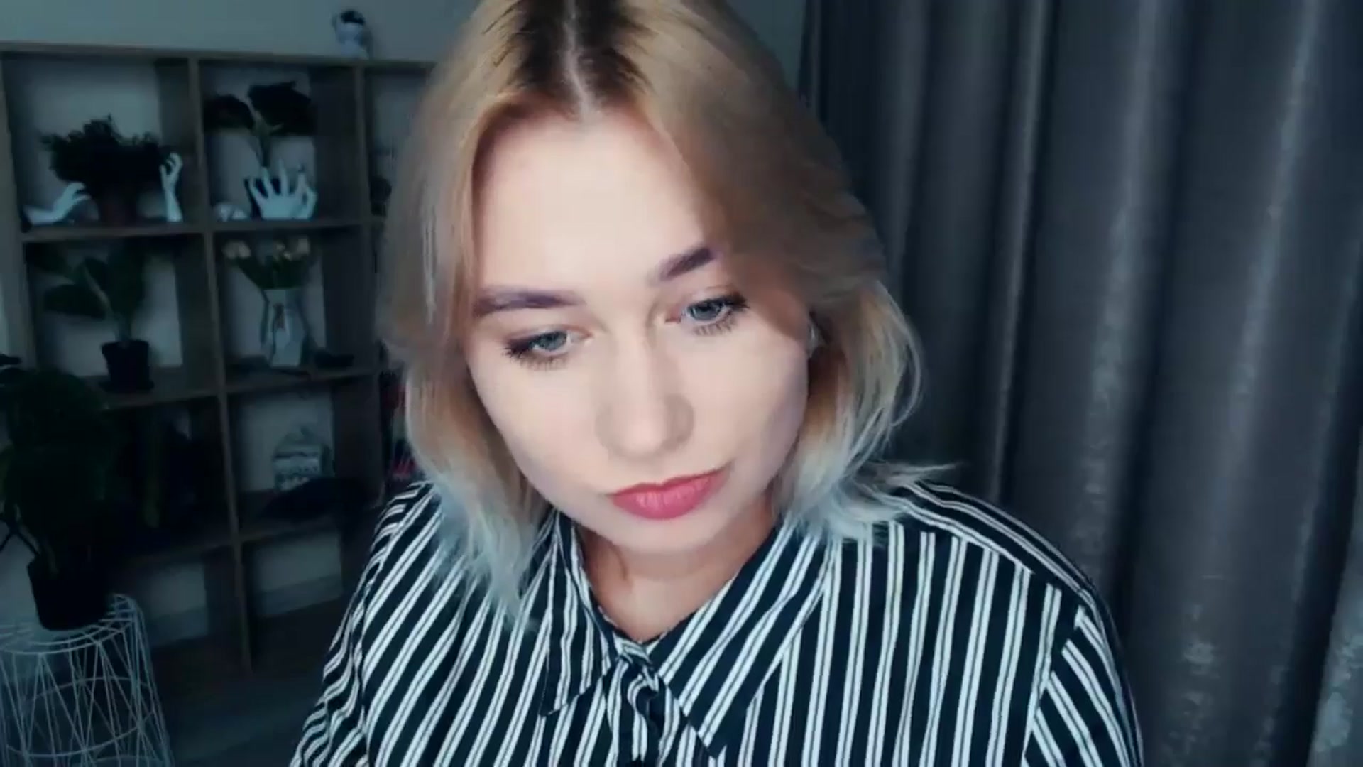 Gallery image thumbnail from Kukla_kolduna's myfreecams stream on, 11/21/2024, 15:11 image 2 of 20