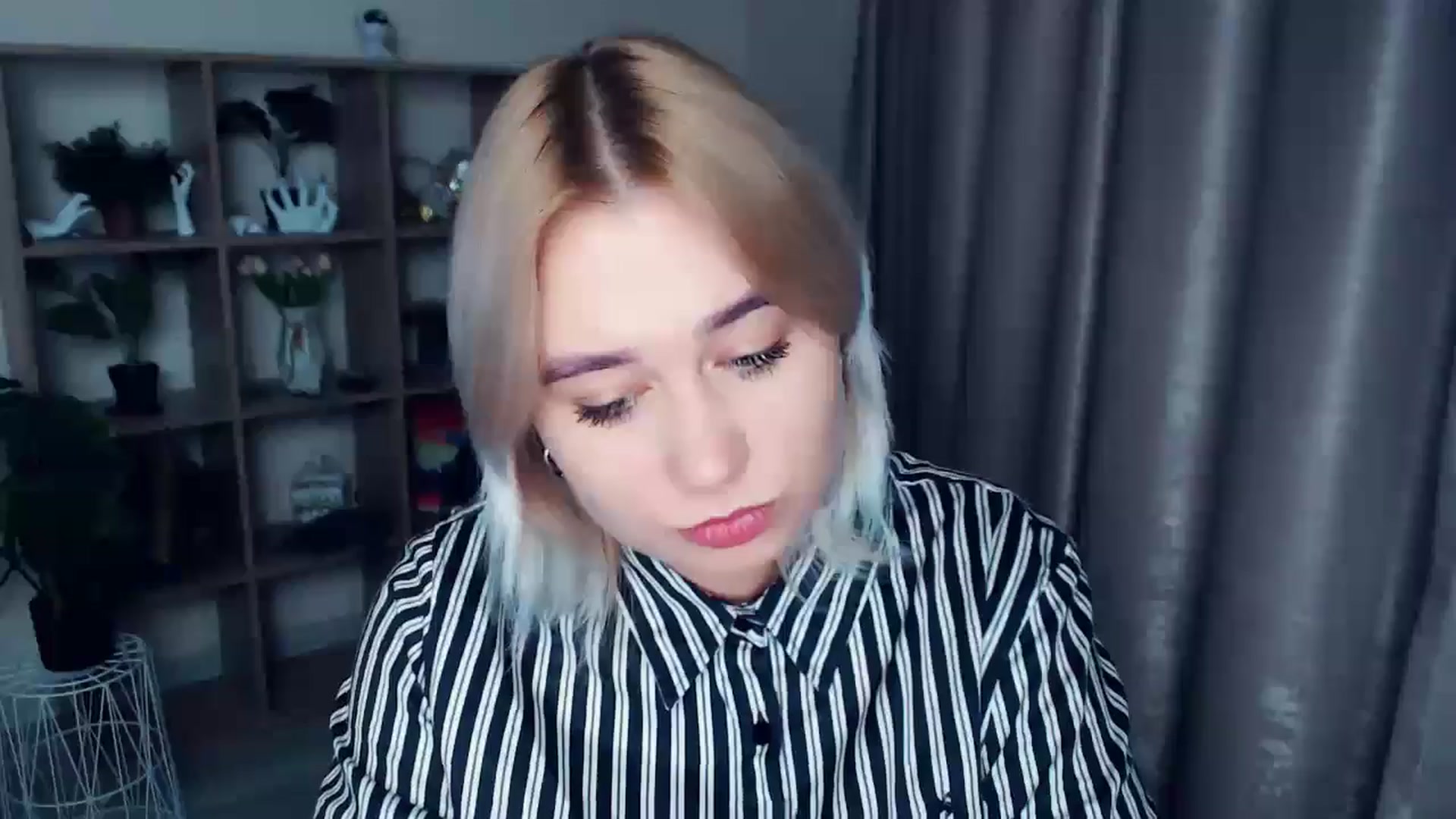 Gallery image thumbnail from Kukla_kolduna's myfreecams stream on, 11/21/2024, 15:11 image 19 of 20