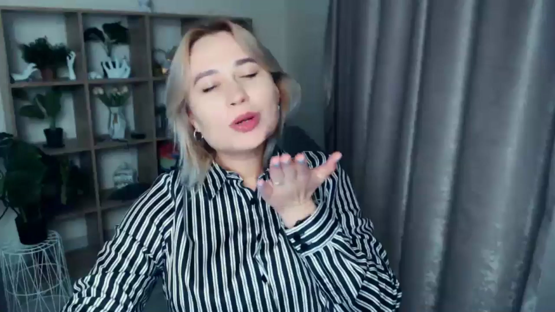 Gallery image thumbnail from Kukla_kolduna's myfreecams stream on, 11/21/2024, 16:51 image 13 of 20