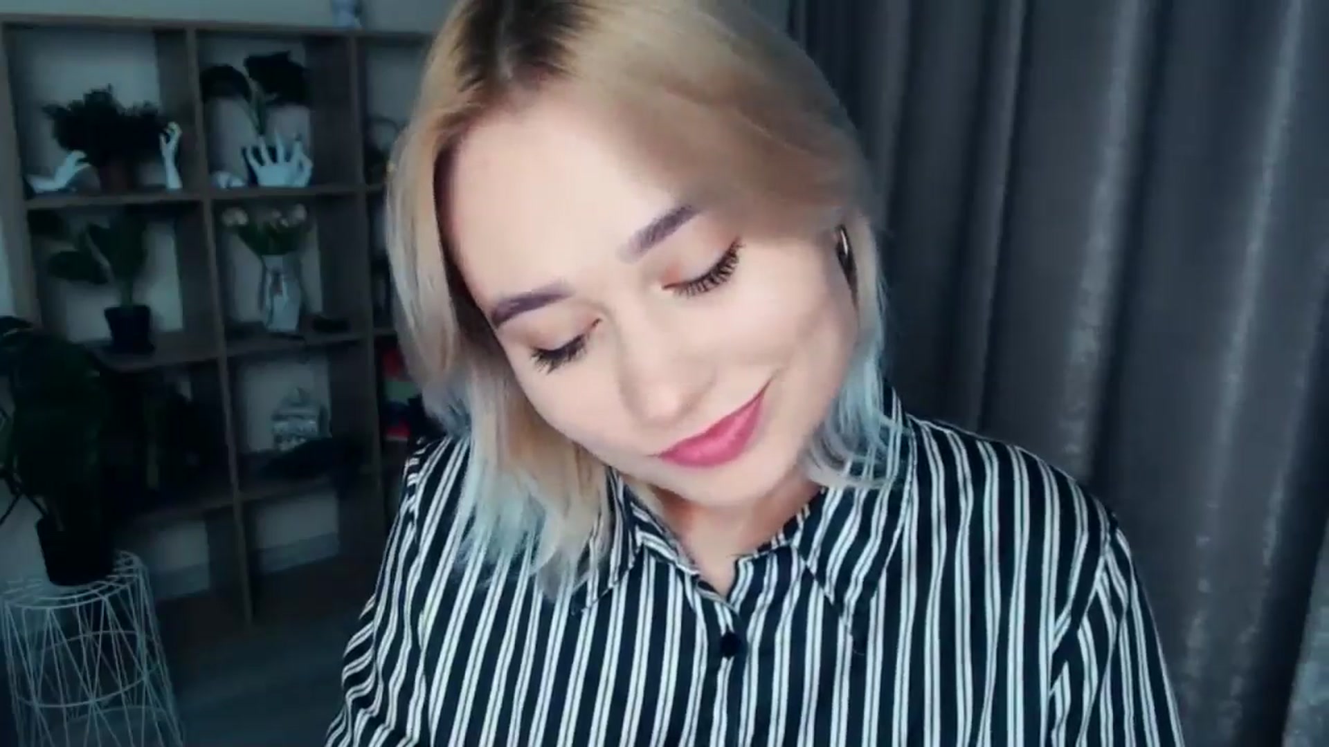 Gallery image thumbnail from Kukla_kolduna's myfreecams stream on, 11/21/2024, 16:51 image 16 of 20