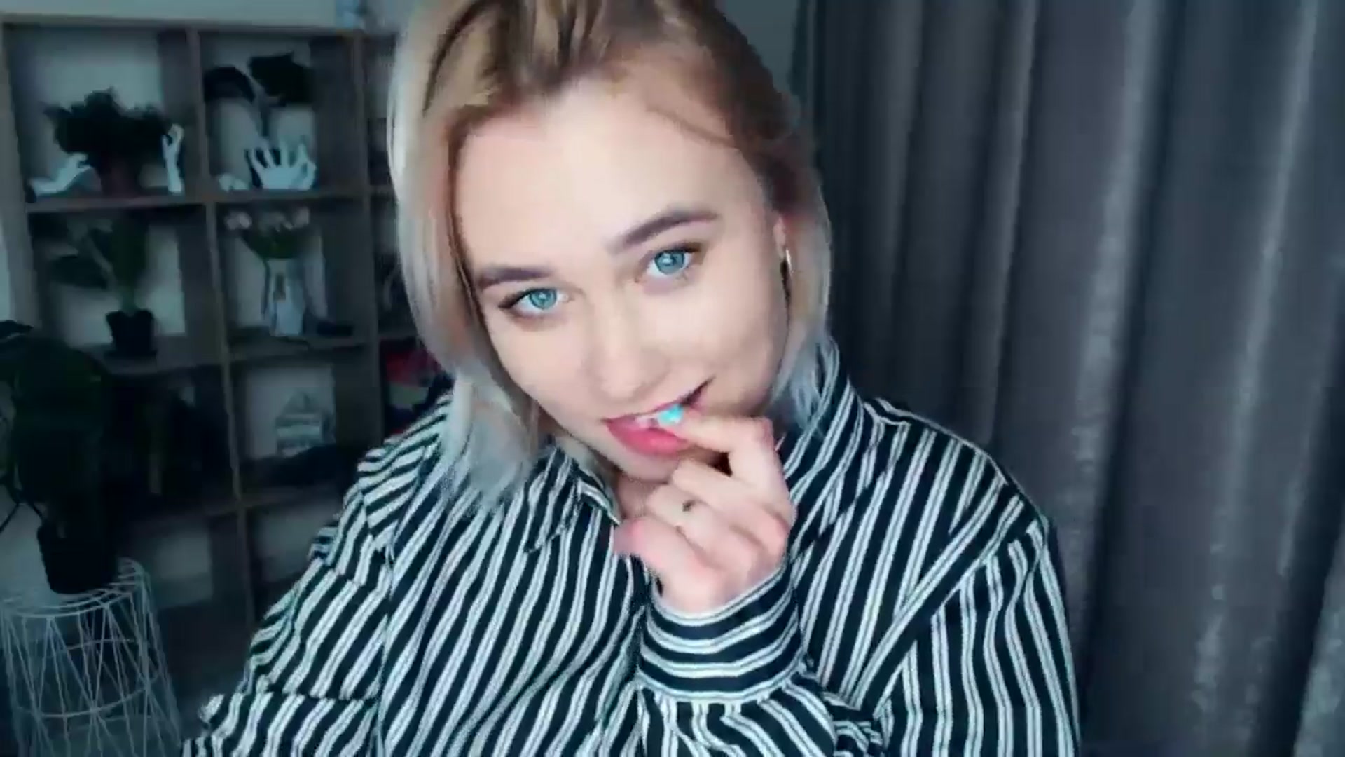 Gallery image thumbnail from Kukla_kolduna's myfreecams stream on, 11/21/2024, 16:51 image 19 of 20