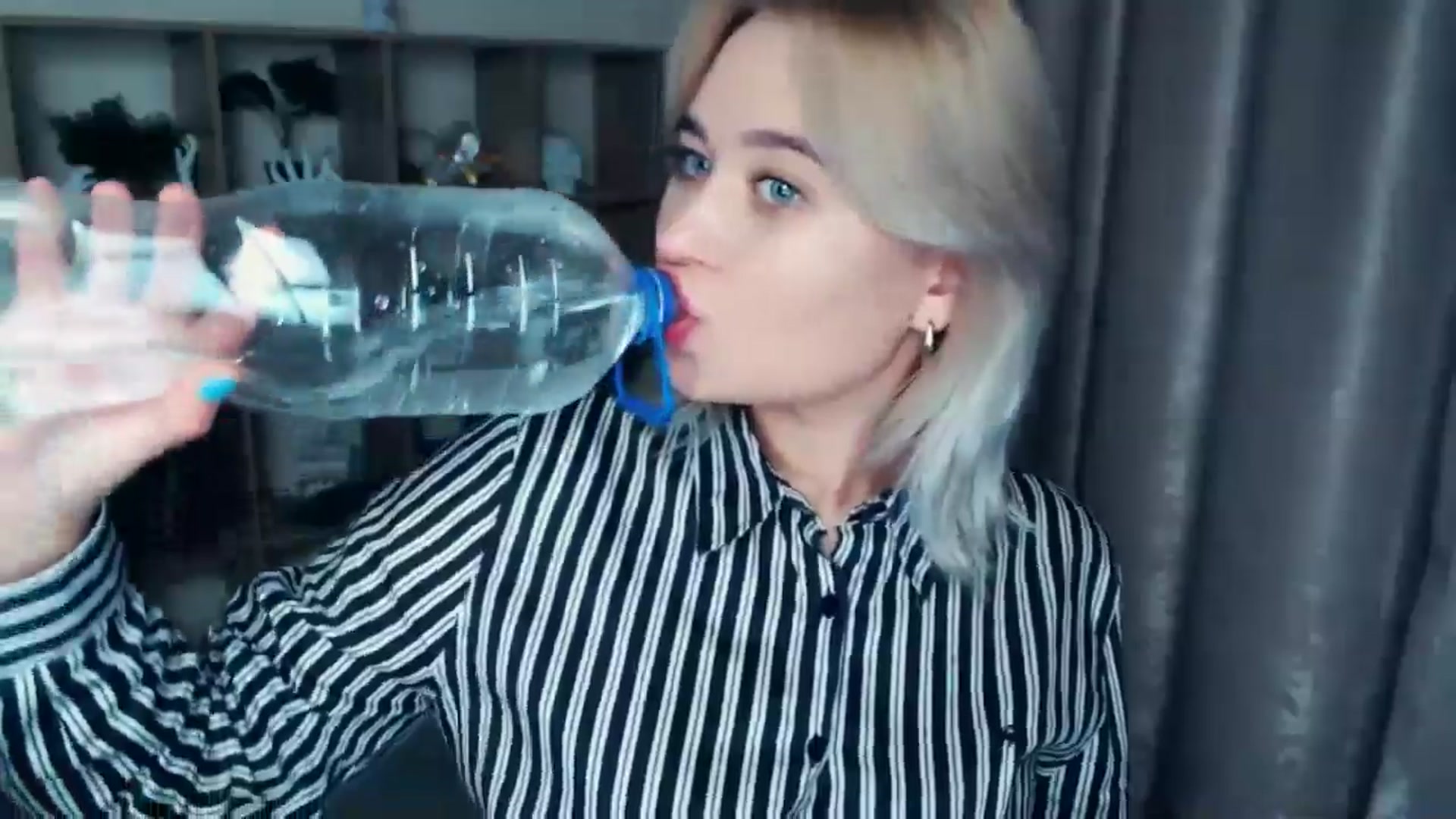 Gallery image thumbnail from Kukla_kolduna's myfreecams stream on, 11/21/2024, 16:51 image 11 of 20
