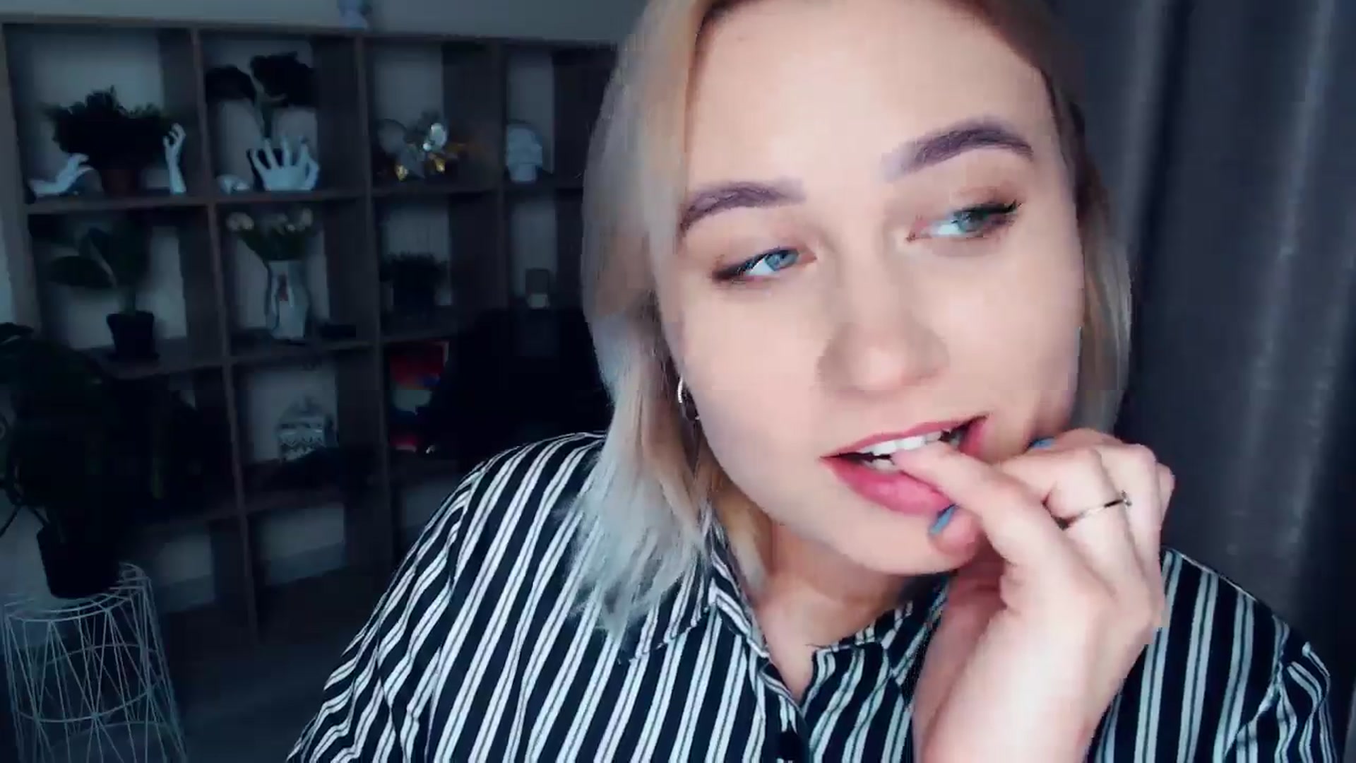 Gallery image thumbnail from Kukla_kolduna's myfreecams stream on, 11/21/2024, 16:51 image 18 of 20