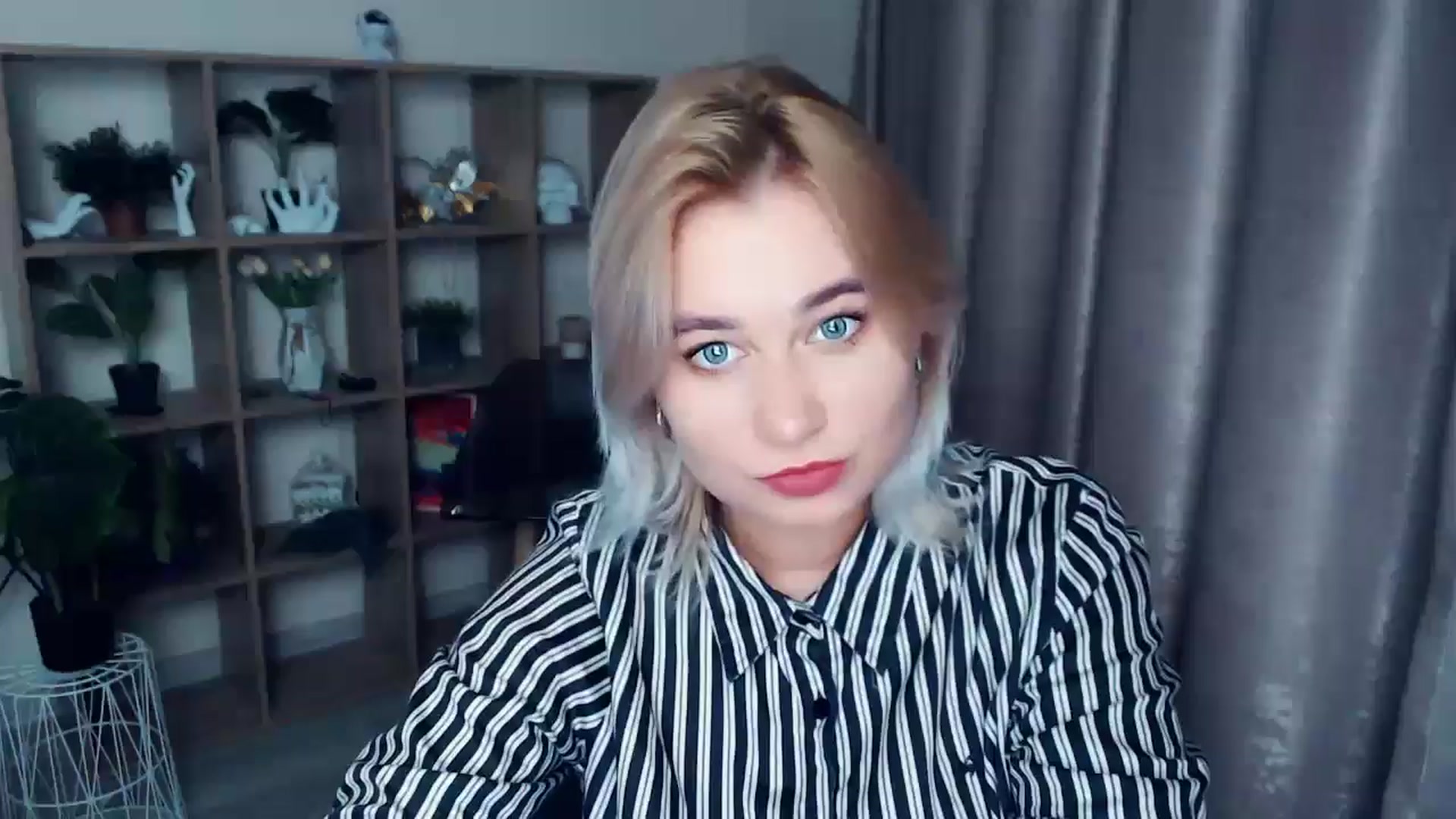 Gallery image thumbnail from Kukla_kolduna's myfreecams stream on, 11/21/2024, 16:51 image 1 of 20