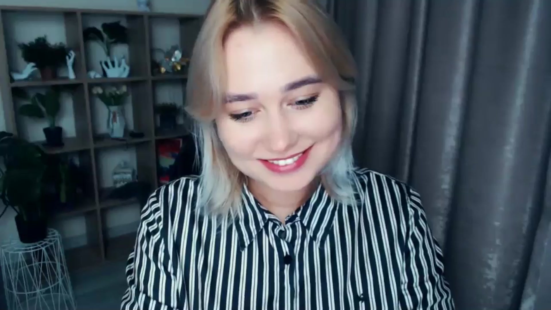 Gallery image thumbnail from Kukla_kolduna's myfreecams stream on, 11/21/2024, 16:51 image 12 of 20
