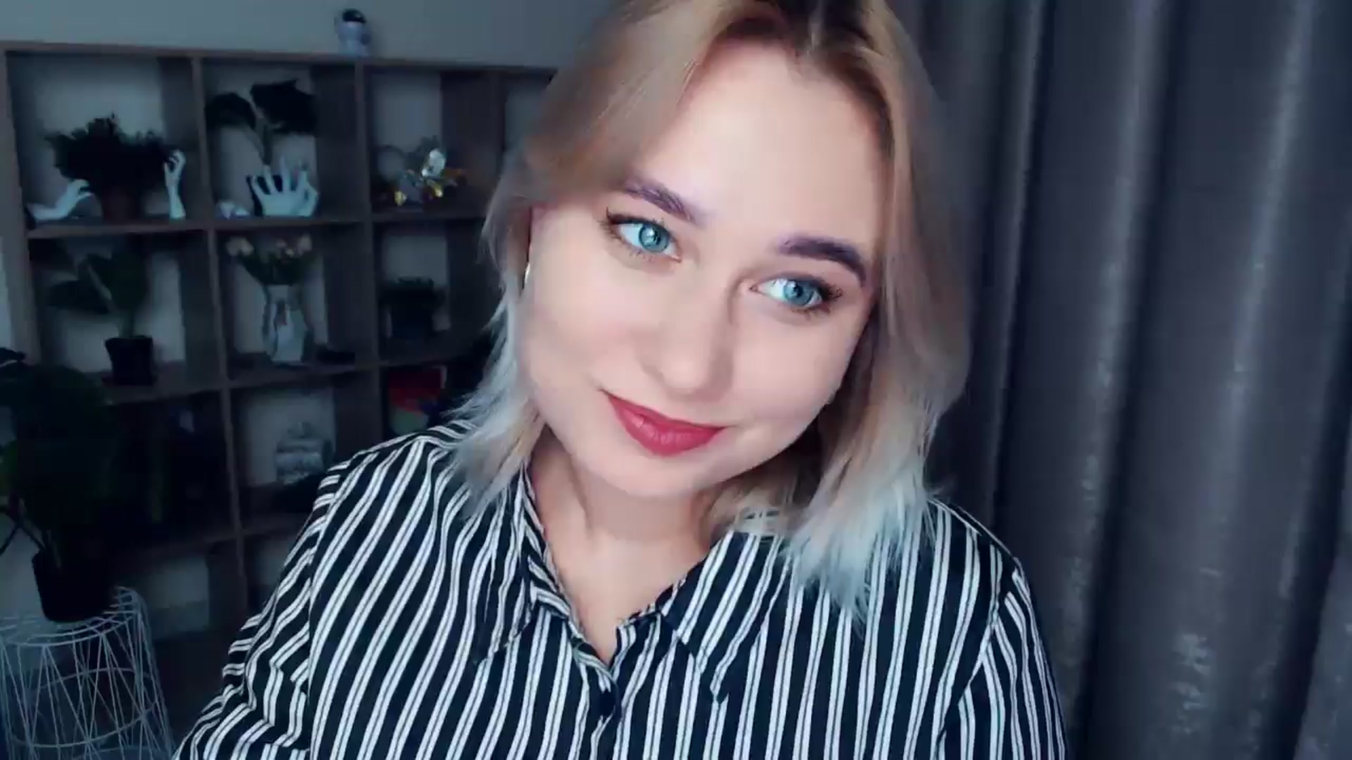 Gallery image thumbnail from Kukla_kolduna's myfreecams stream on, 11/21/2024, 16:51 image 4 of 20