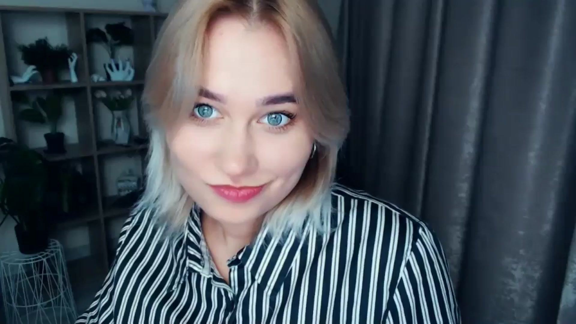 Gallery image thumbnail from Kukla_kolduna's myfreecams stream on, 11/21/2024, 16:51 image 10 of 20