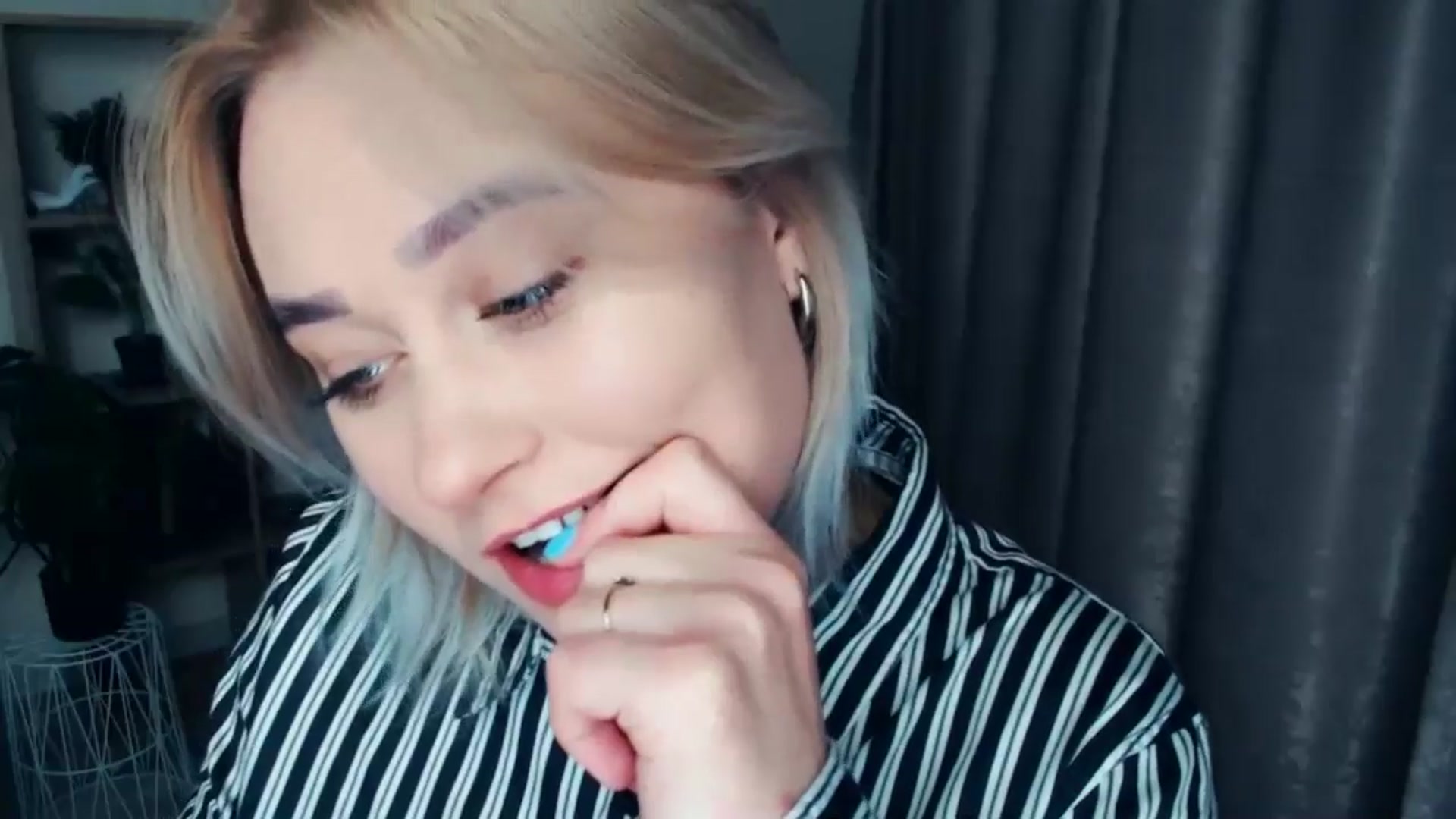 Gallery image thumbnail from Kukla_kolduna's myfreecams stream on, 11/21/2024, 16:51 image 15 of 20