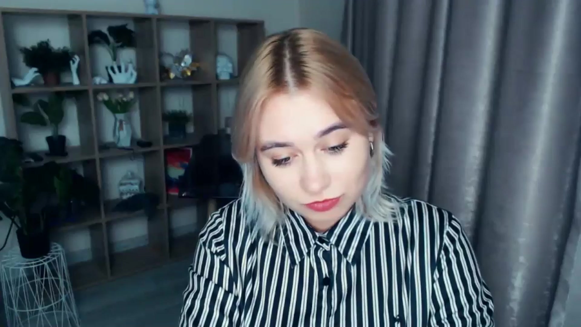 Gallery image thumbnail from Kukla_kolduna's myfreecams stream on, 11/21/2024, 19:00 image 2 of 20