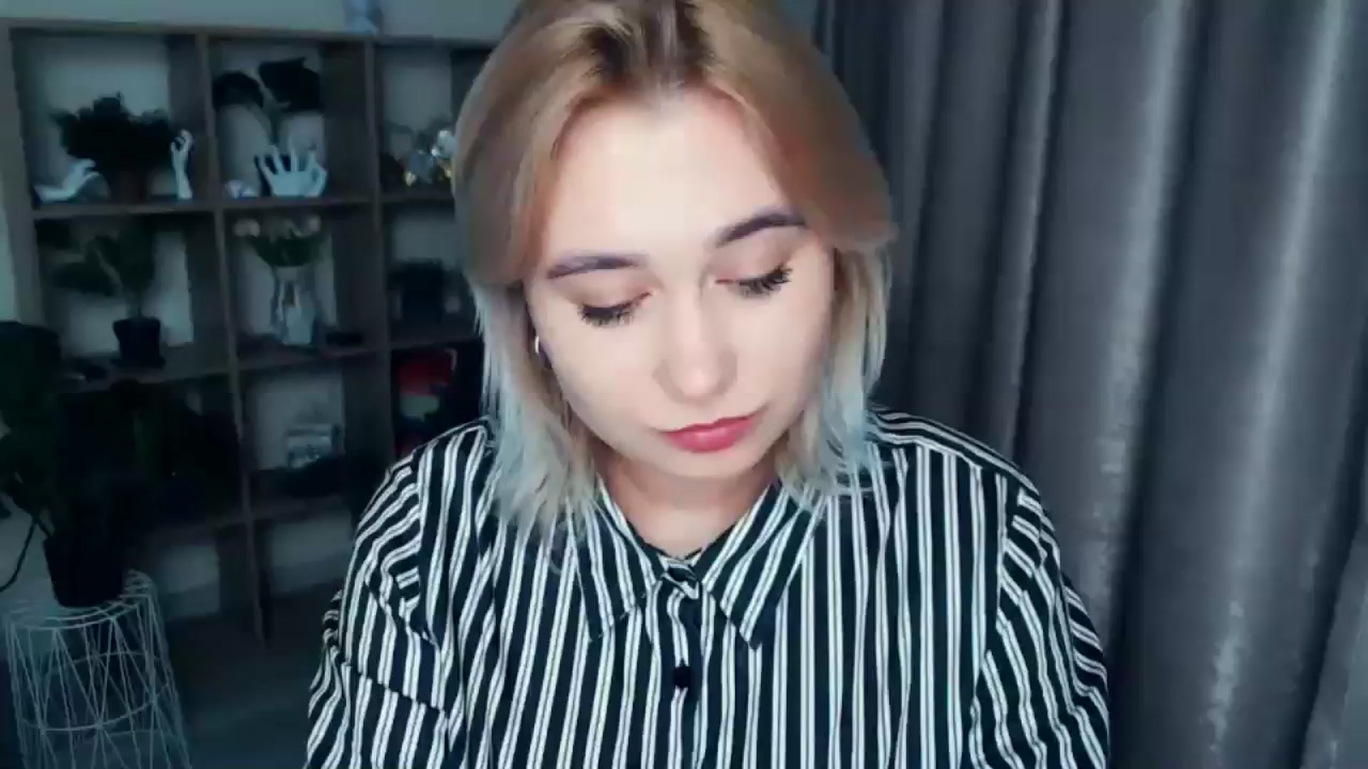Gallery image thumbnail from Kukla_kolduna's myfreecams stream on, 11/21/2024, 19:00 image 17 of 20