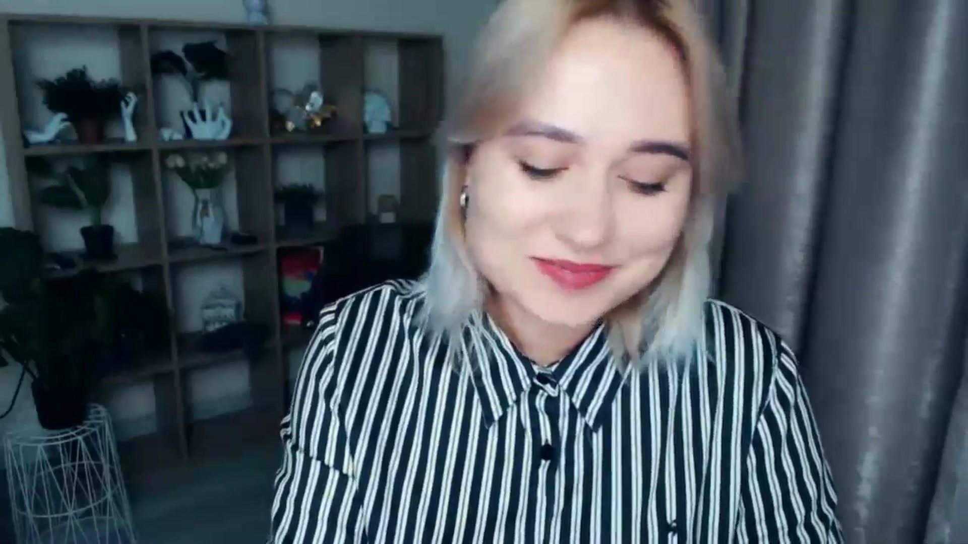 Gallery image thumbnail from Kukla_kolduna's myfreecams stream on, 11/21/2024, 19:00 image 13 of 20