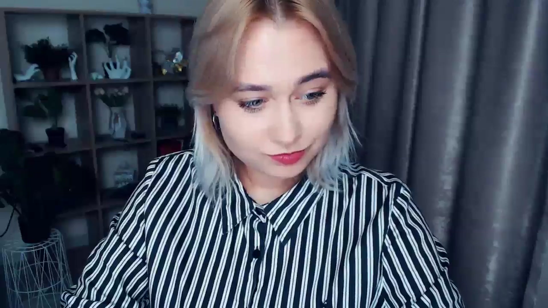 Gallery image thumbnail from Kukla_kolduna's myfreecams stream on, 11/21/2024, 19:00 image 12 of 20