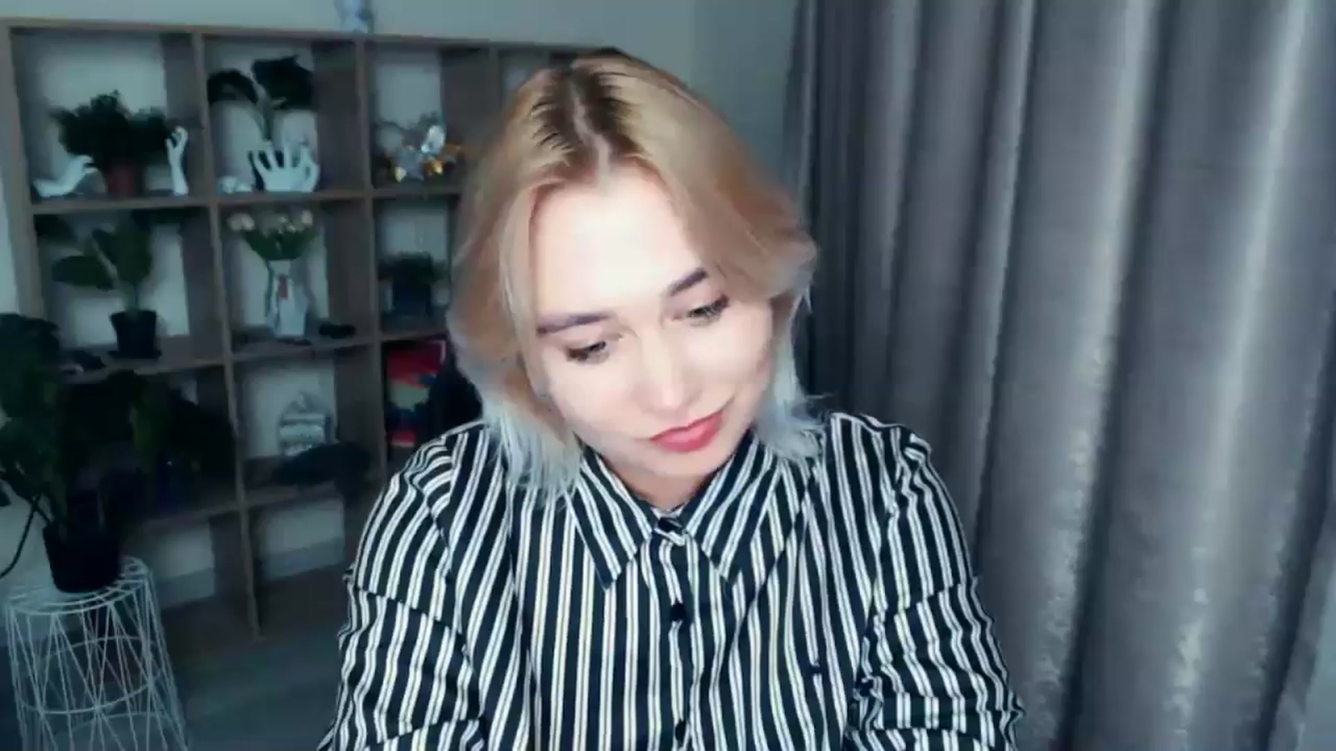 Gallery image thumbnail from Kukla_kolduna's myfreecams stream on, 11/21/2024, 19:12 image 6 of 20