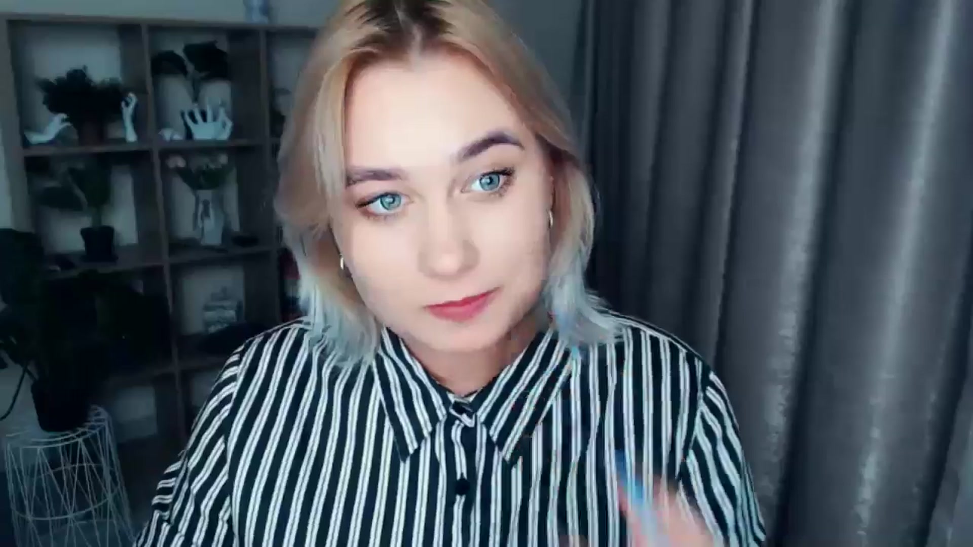 Gallery image thumbnail from Kukla_kolduna's myfreecams stream on, 11/21/2024, 19:12 image 13 of 20