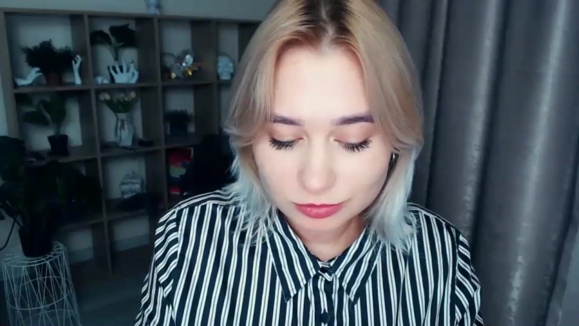 Gallery image thumbnail from Kukla_kolduna's myfreecams stream on, 11/21/2024, 19:12 image 17 of 20