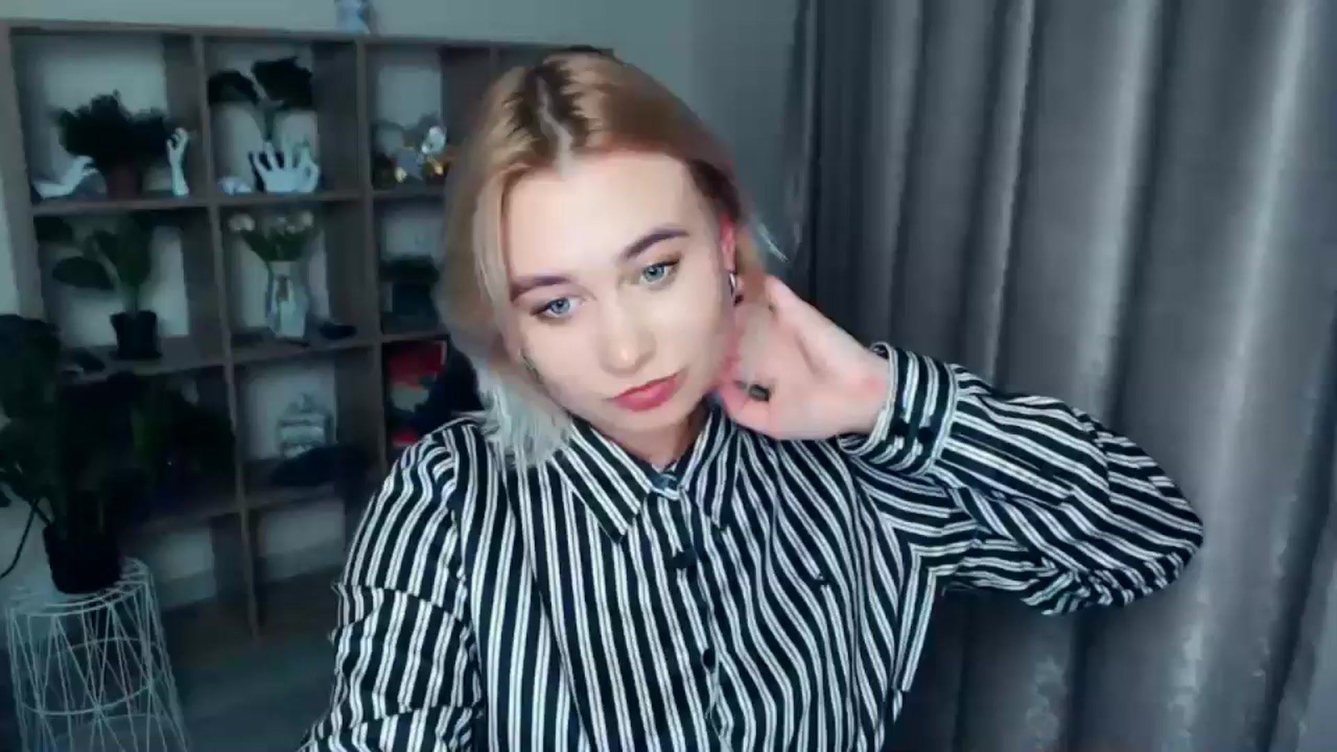 Gallery image thumbnail from Kukla_kolduna's myfreecams stream on, 11/21/2024, 19:12 image 10 of 20
