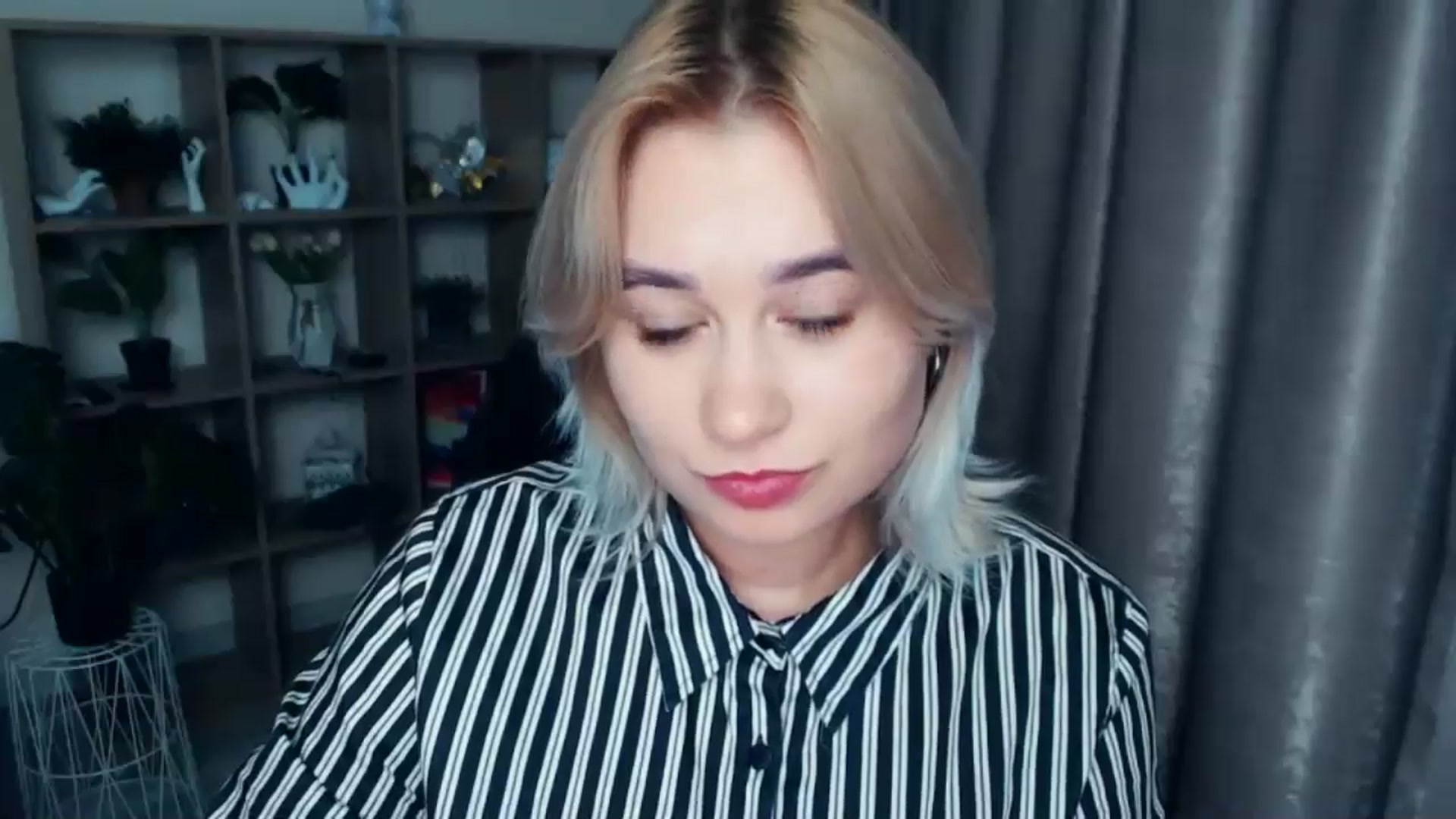 Gallery image thumbnail from Kukla_kolduna's myfreecams stream on, 11/21/2024, 19:12 image 16 of 20