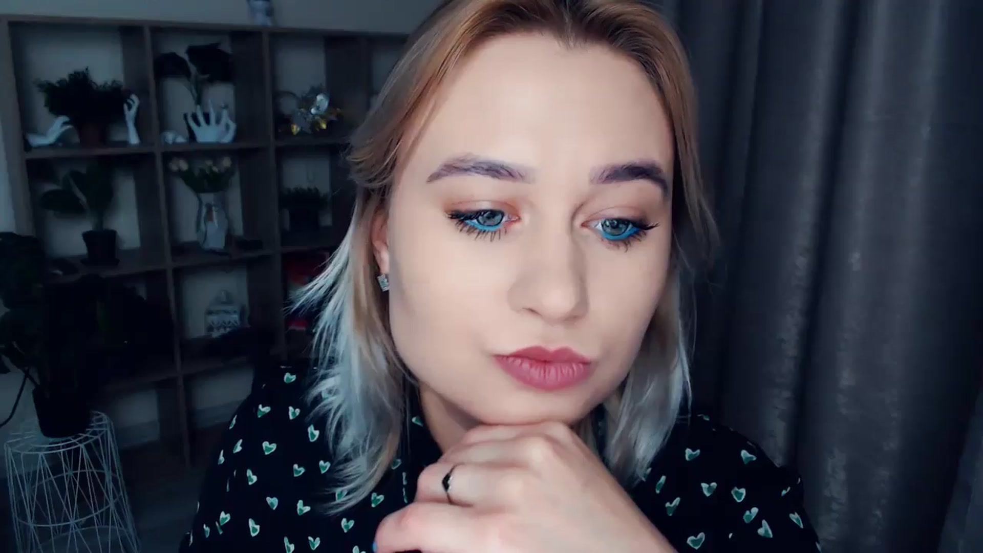 Gallery image thumbnail from Kukla_kolduna's myfreecams stream on, 11/22/2024, 16:00 image 3 of 20
