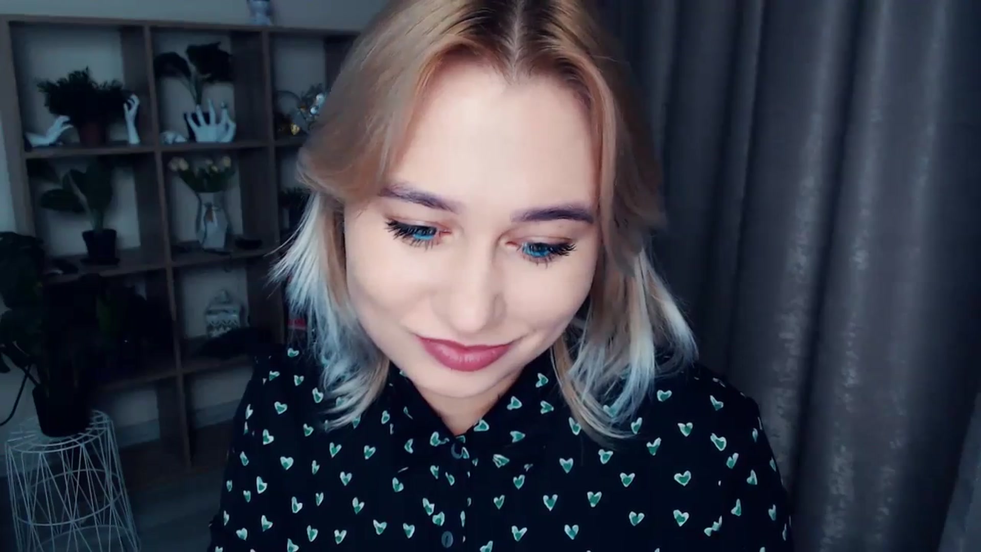 Gallery image thumbnail from Kukla_kolduna's myfreecams stream on, 11/22/2024, 16:00 image 6 of 20