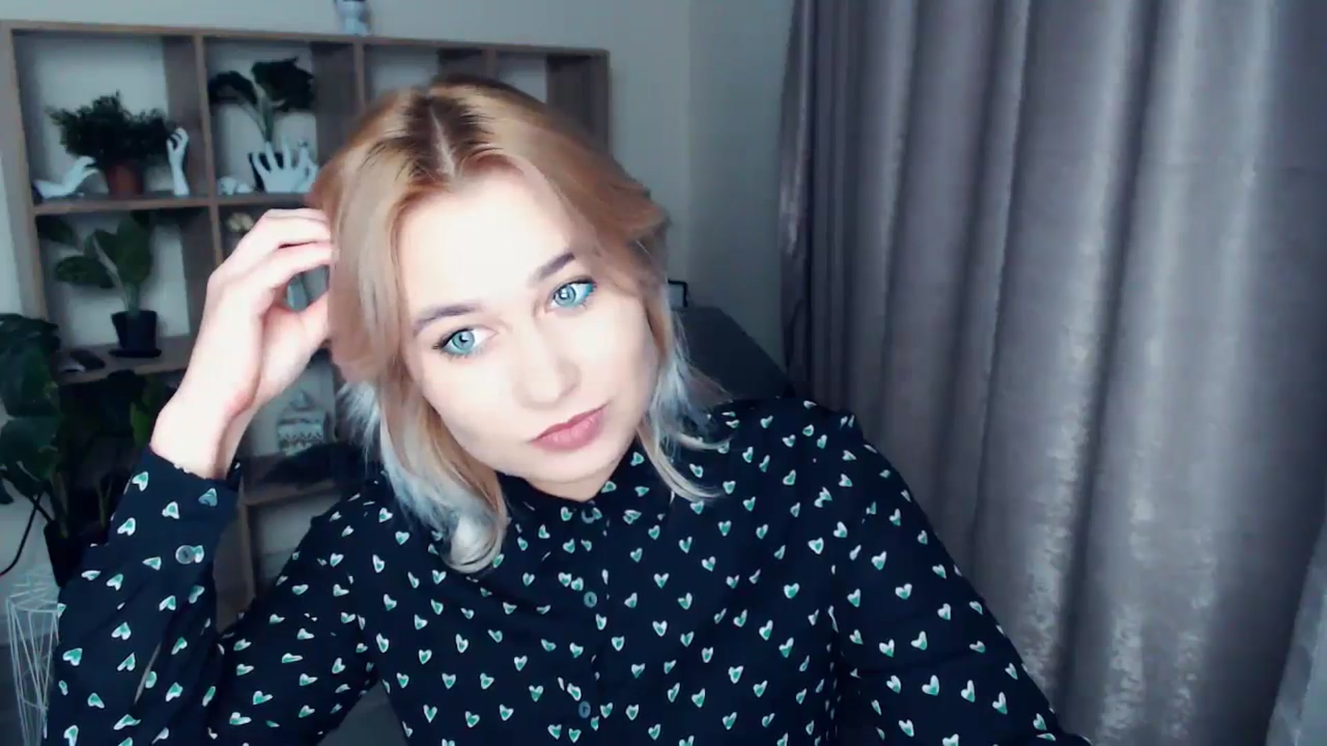 Gallery image thumbnail from Kukla_kolduna's myfreecams stream on, 11/22/2024, 16:00 image 2 of 20