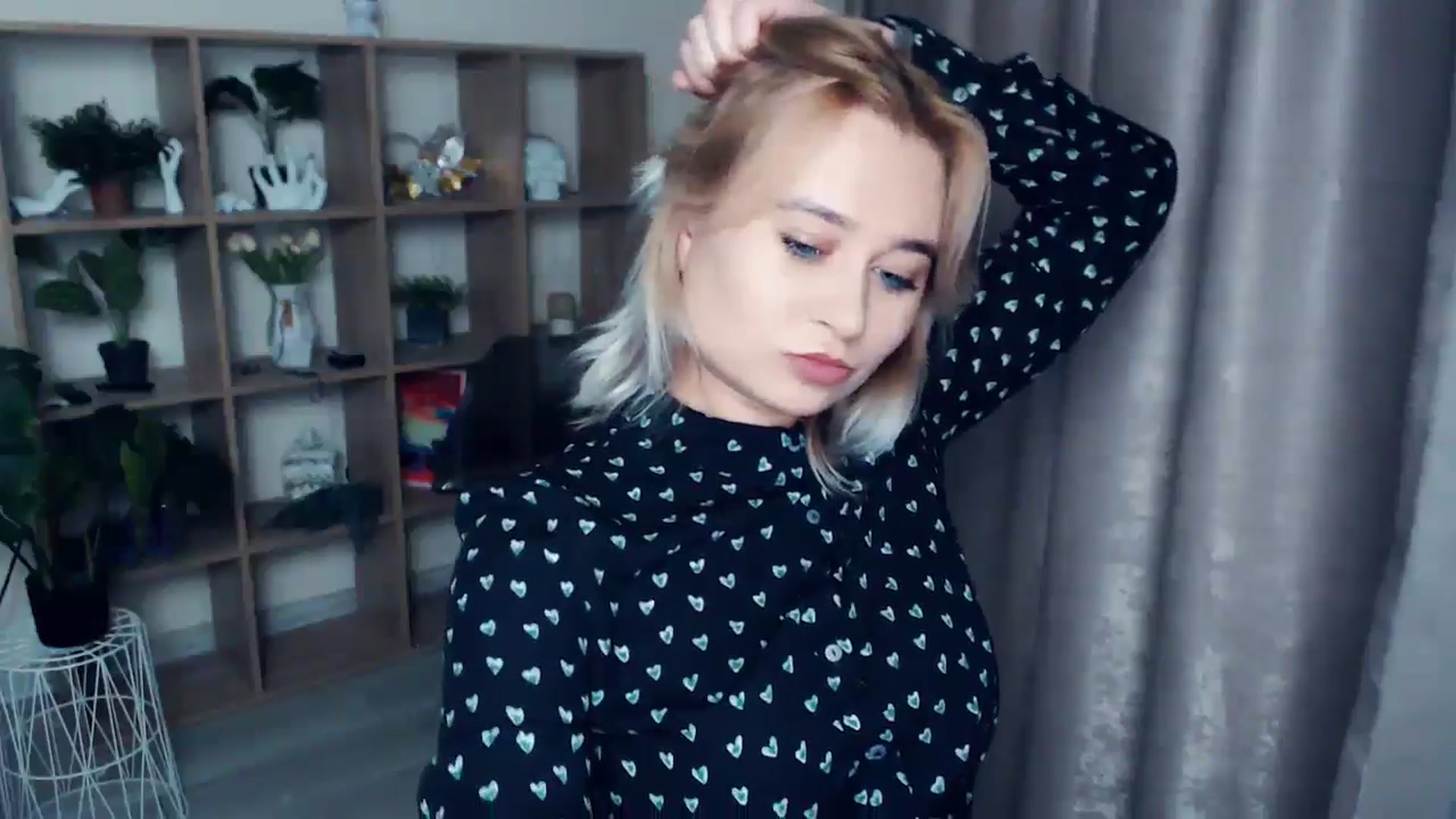 Gallery image thumbnail from Kukla_kolduna's myfreecams stream on, 11/22/2024, 17:10 image 17 of 20