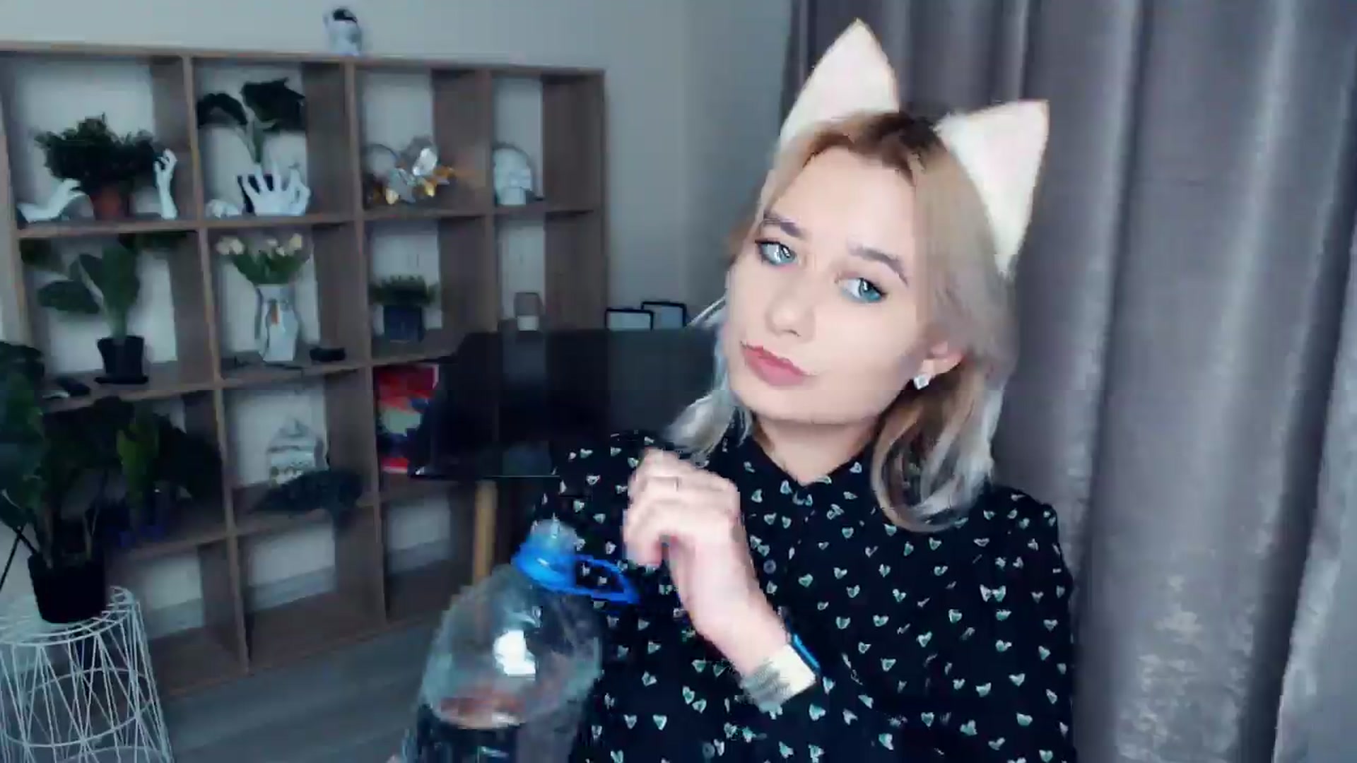 Gallery image thumbnail from Kukla_kolduna's myfreecams stream on, 11/22/2024, 18:08 image 3 of 20