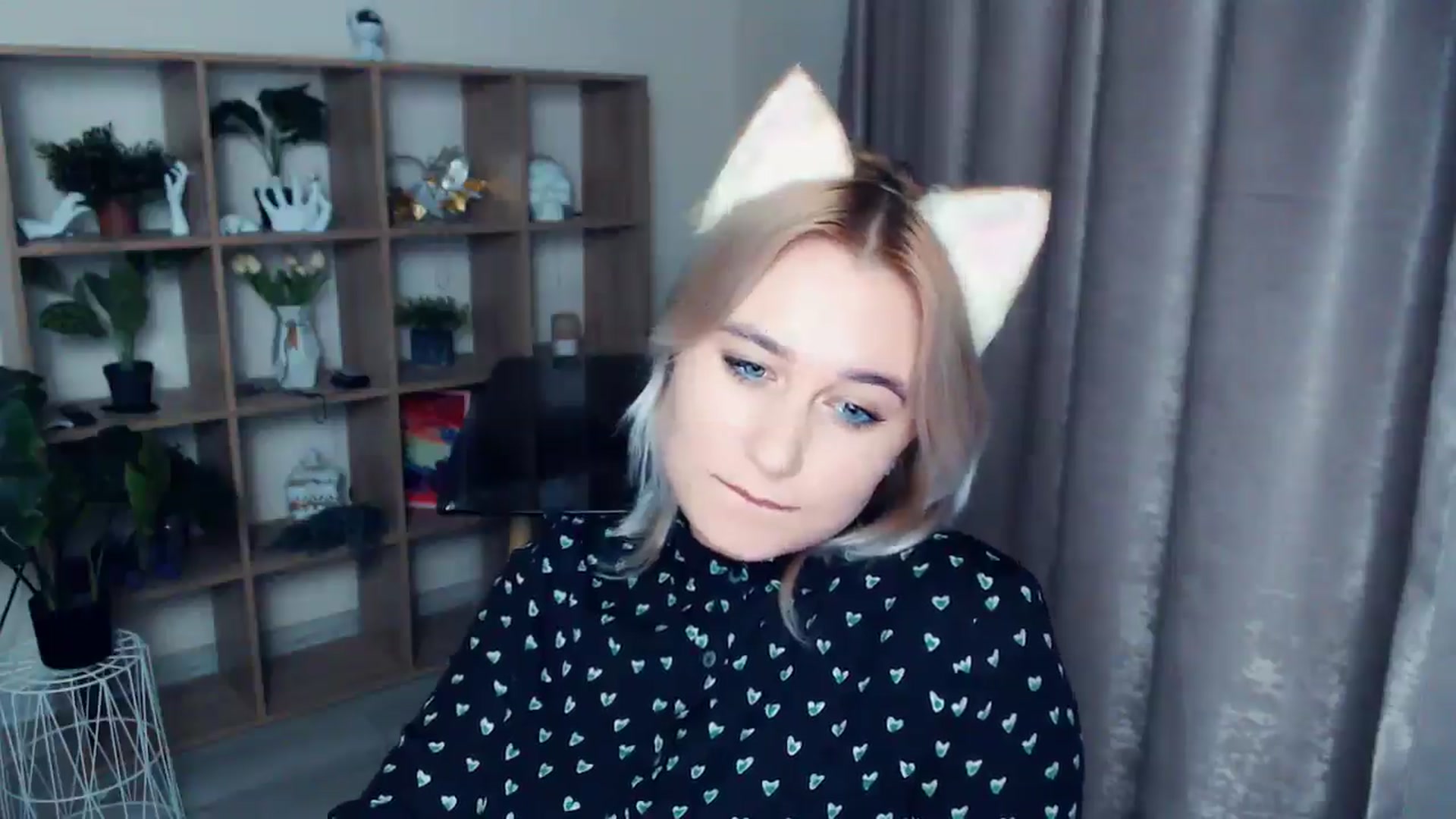 Gallery image thumbnail from Kukla_kolduna's myfreecams stream on, 11/22/2024, 18:08 image 17 of 20