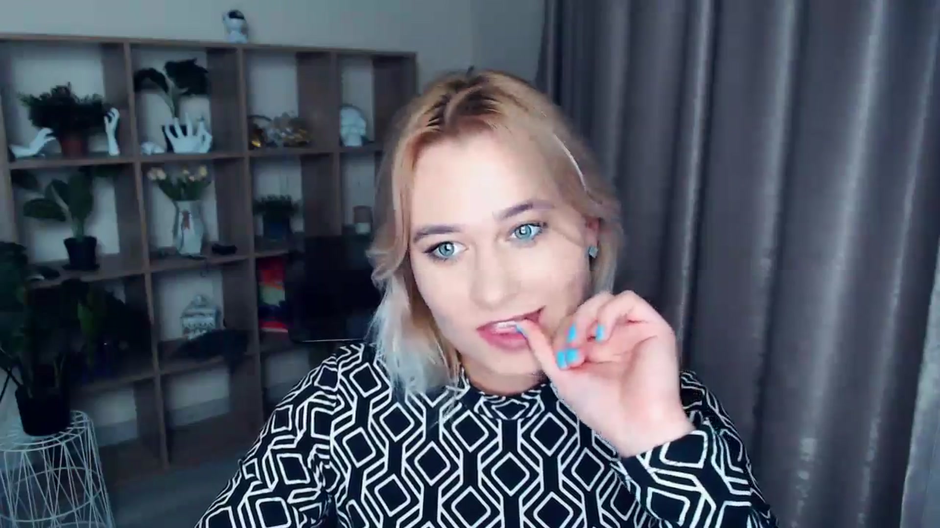 Gallery image thumbnail from Kukla_kolduna's myfreecams stream on, 11/22/2024, 19:26 image 4 of 20
