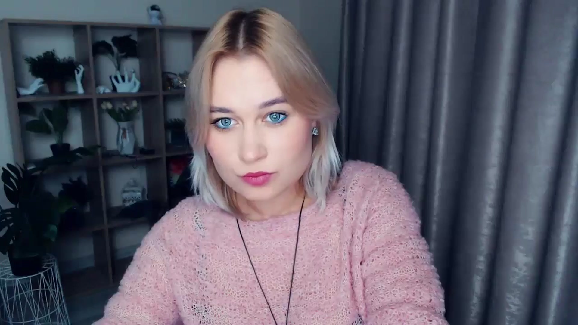 Gallery image thumbnail from Kukla_kolduna's myfreecams stream on, 11/24/2024, 17:27 image 14 of 20