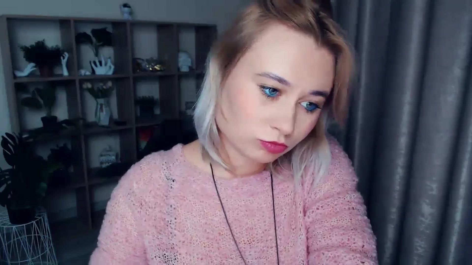 Gallery image thumbnail from Kukla_kolduna's myfreecams stream on, 11/24/2024, 17:27 image 17 of 20