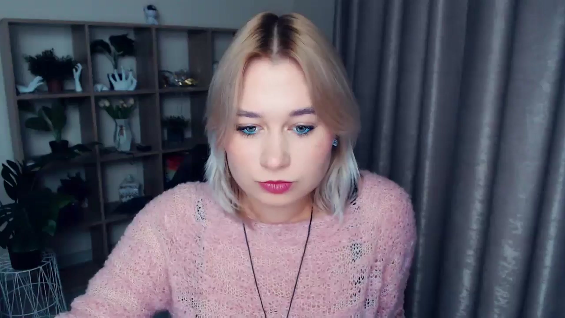 Gallery image thumbnail from Kukla_kolduna's myfreecams stream on, 11/24/2024, 17:27 image 16 of 20
