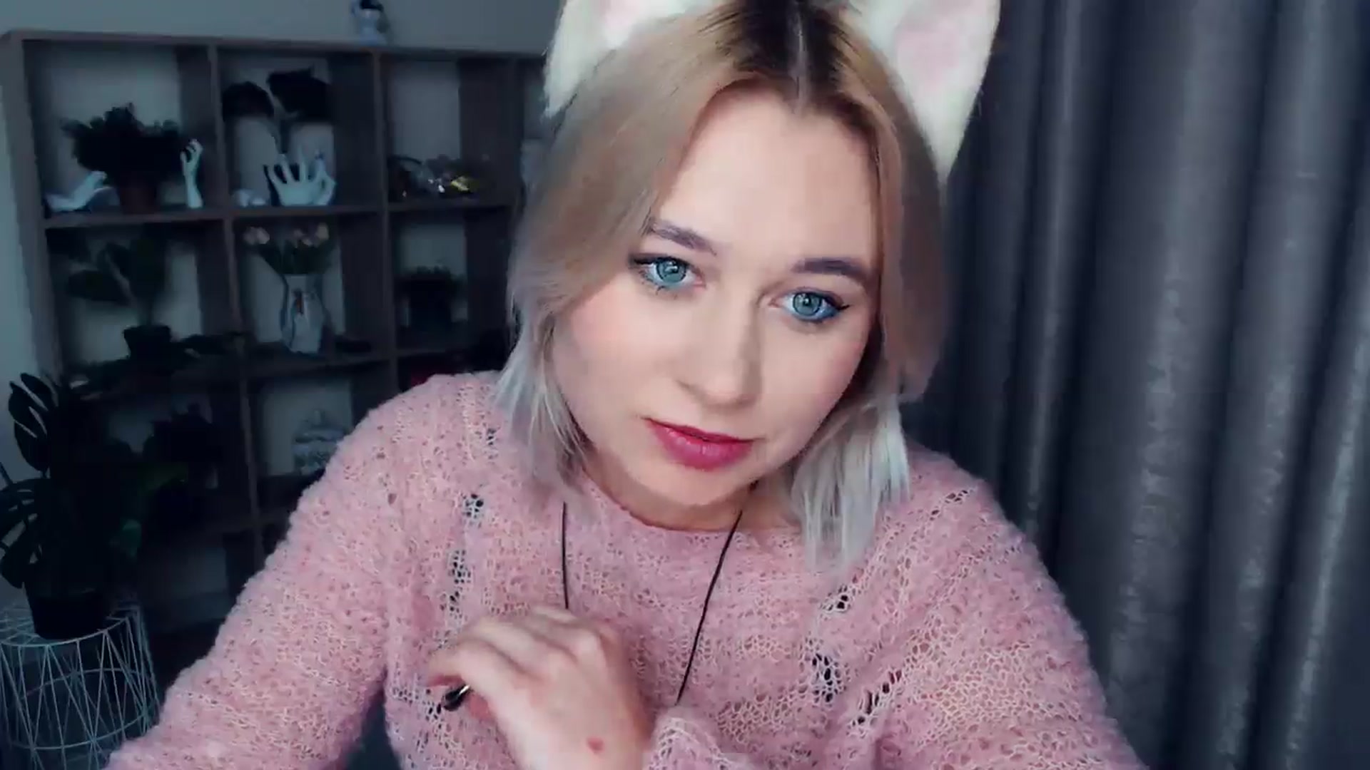Gallery image thumbnail from Kukla_kolduna's myfreecams stream on, 11/24/2024, 19:05 image 10 of 20