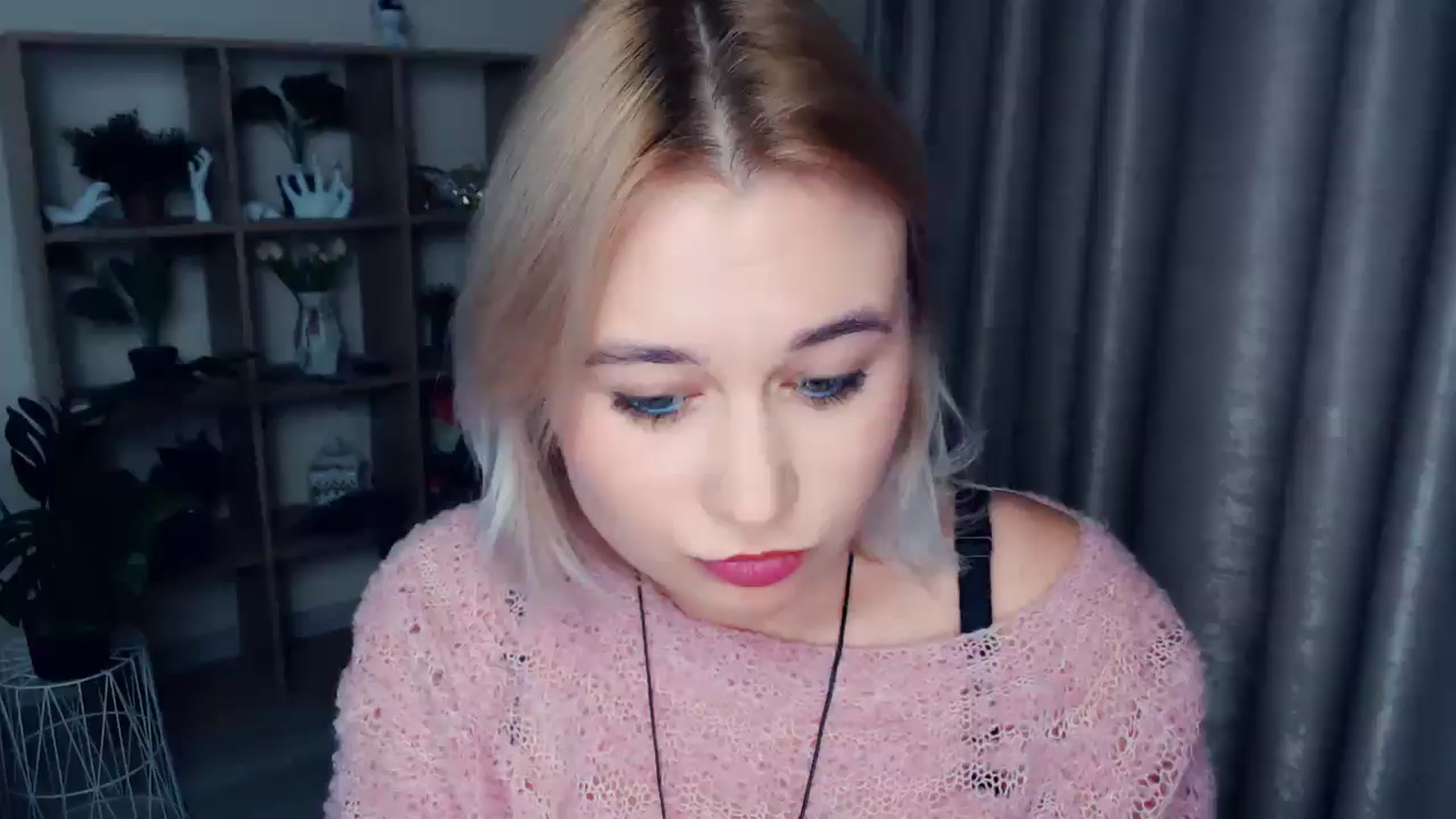 Gallery image thumbnail from Kukla_kolduna's myfreecams stream on, 11/24/2024, 19:05 image 1 of 20