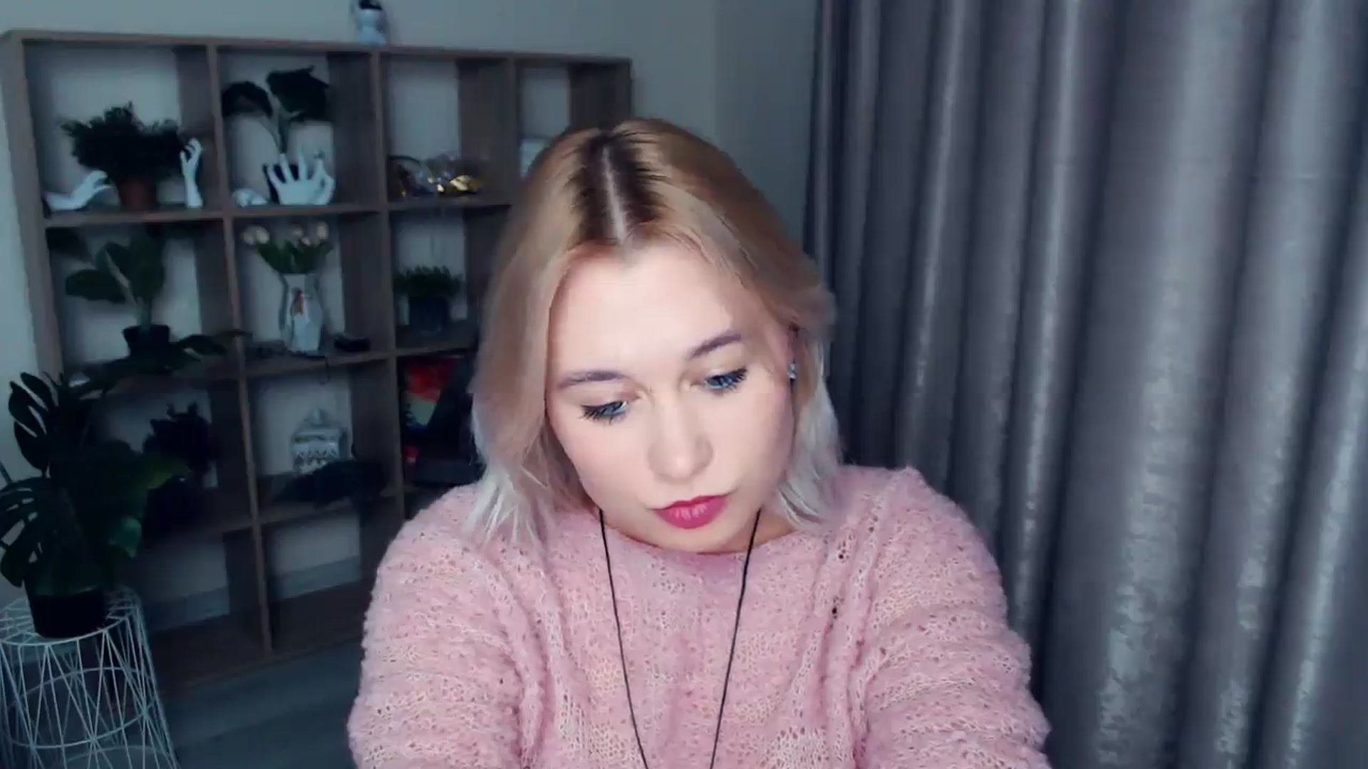 Gallery image thumbnail from Kukla_kolduna's myfreecams stream on, 11/24/2024, 19:05 image 16 of 20