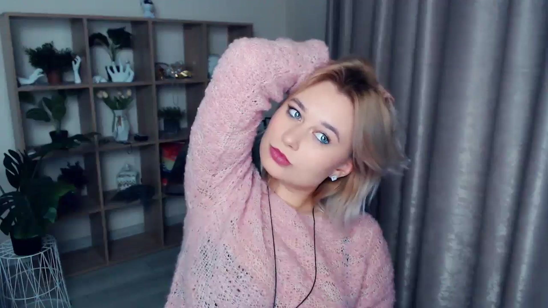 Gallery image thumbnail from Kukla_kolduna's myfreecams stream on, 11/24/2024, 19:05 image 15 of 20