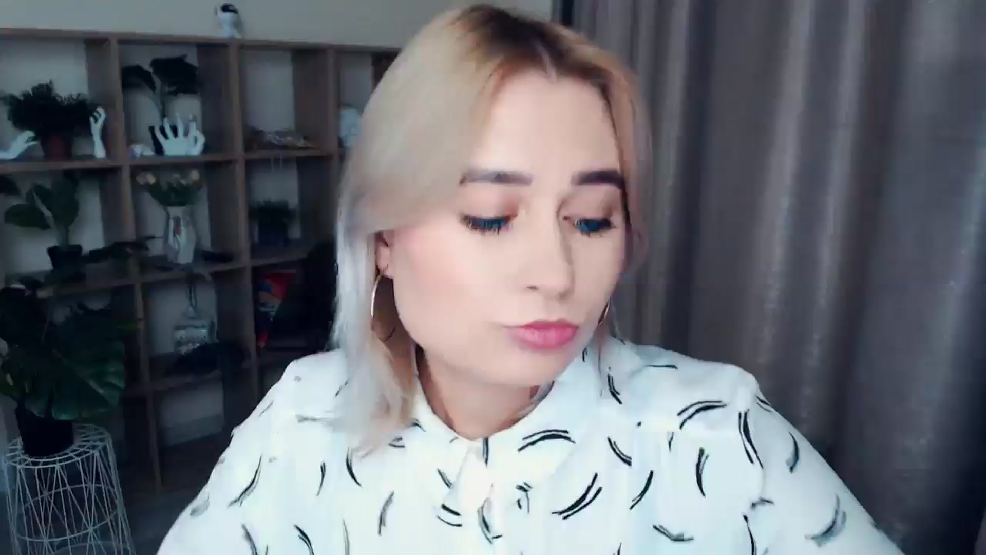 Gallery image thumbnail from Kukla_kolduna's myfreecams stream on, 11/26/2024, 16:42 image 6 of 20