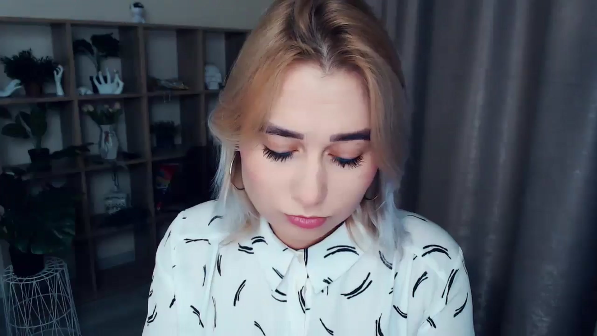 Gallery image thumbnail from Kukla_kolduna's myfreecams stream on, 11/26/2024, 16:42 image 2 of 20