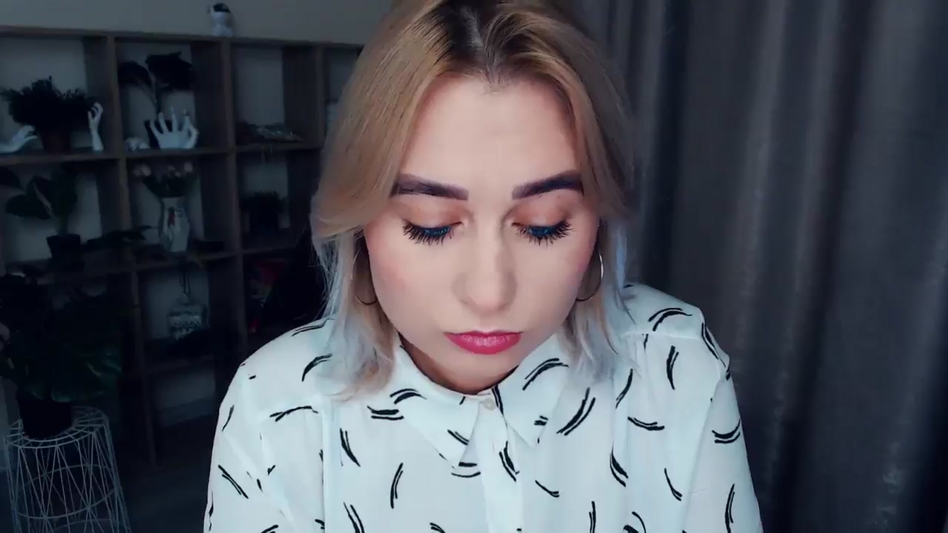 Gallery image thumbnail from Kukla_kolduna's myfreecams stream on, 11/26/2024, 16:42 image 11 of 20