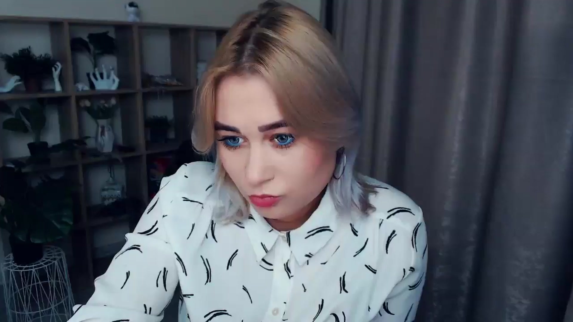 Gallery image thumbnail from Kukla_kolduna's myfreecams stream on, 11/26/2024, 16:42 image 15 of 20