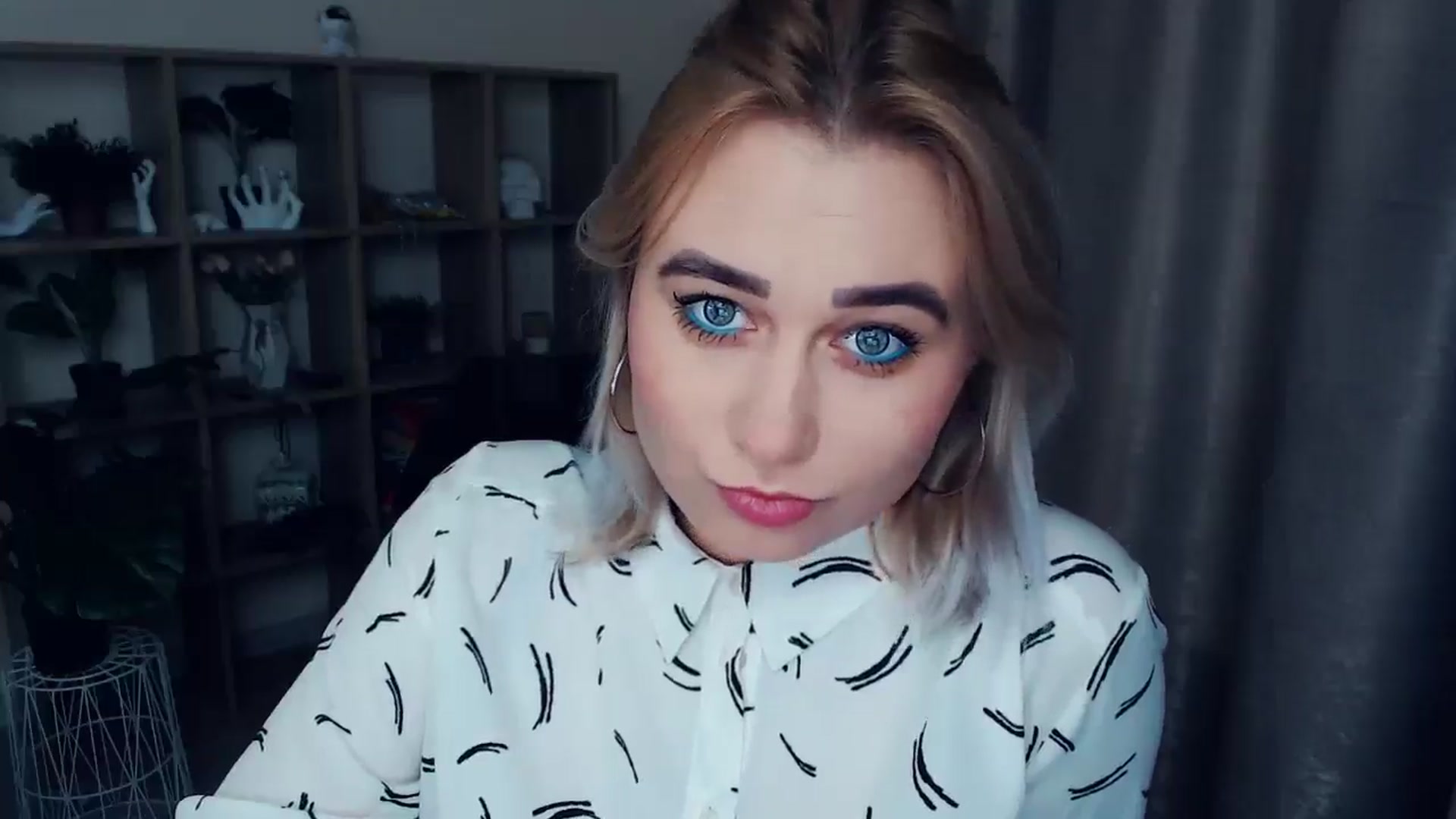 Gallery image thumbnail from Kukla_kolduna's myfreecams stream on, 11/26/2024, 16:42 image 3 of 20
