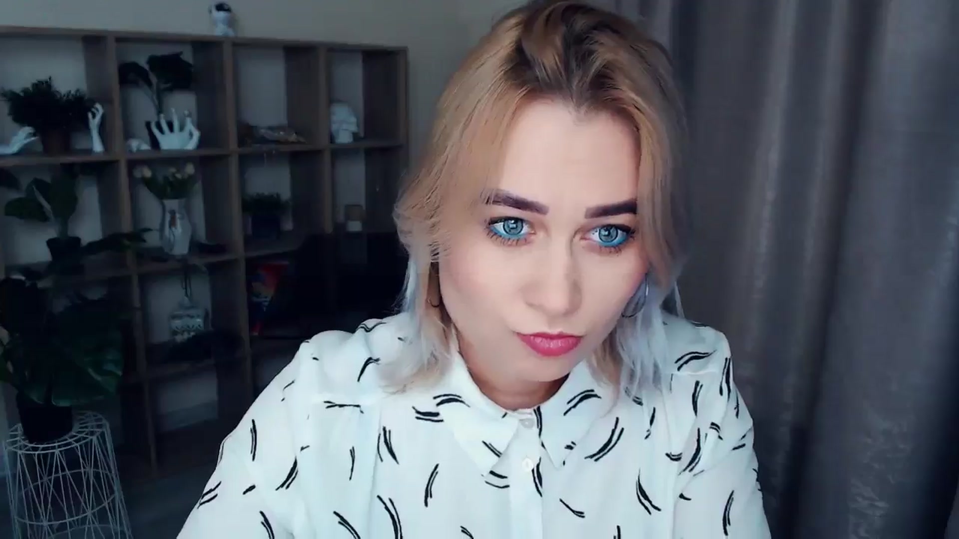 Gallery image thumbnail from Kukla_kolduna's myfreecams stream on, 11/26/2024, 16:42 image 19 of 20