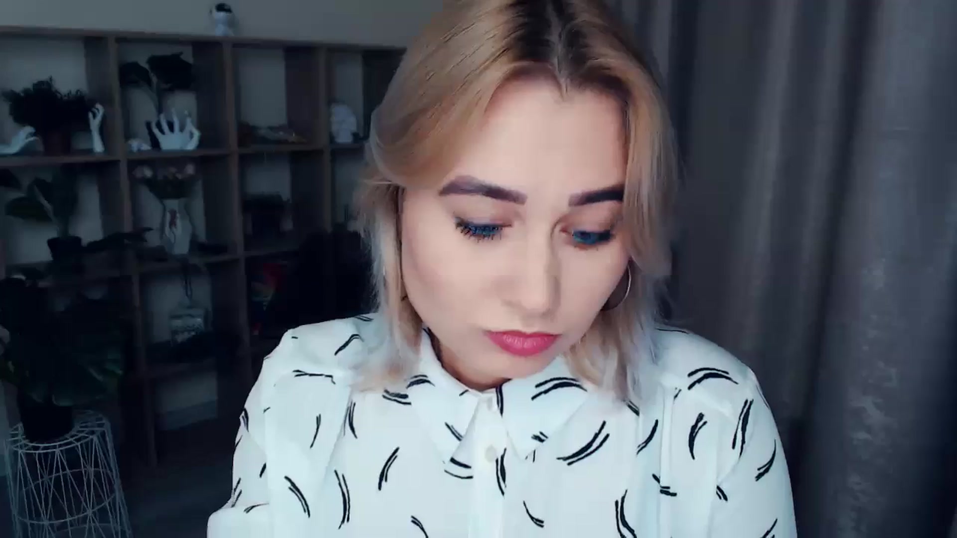 Gallery image thumbnail from Kukla_kolduna's myfreecams stream on, 11/26/2024, 16:58 image 17 of 20