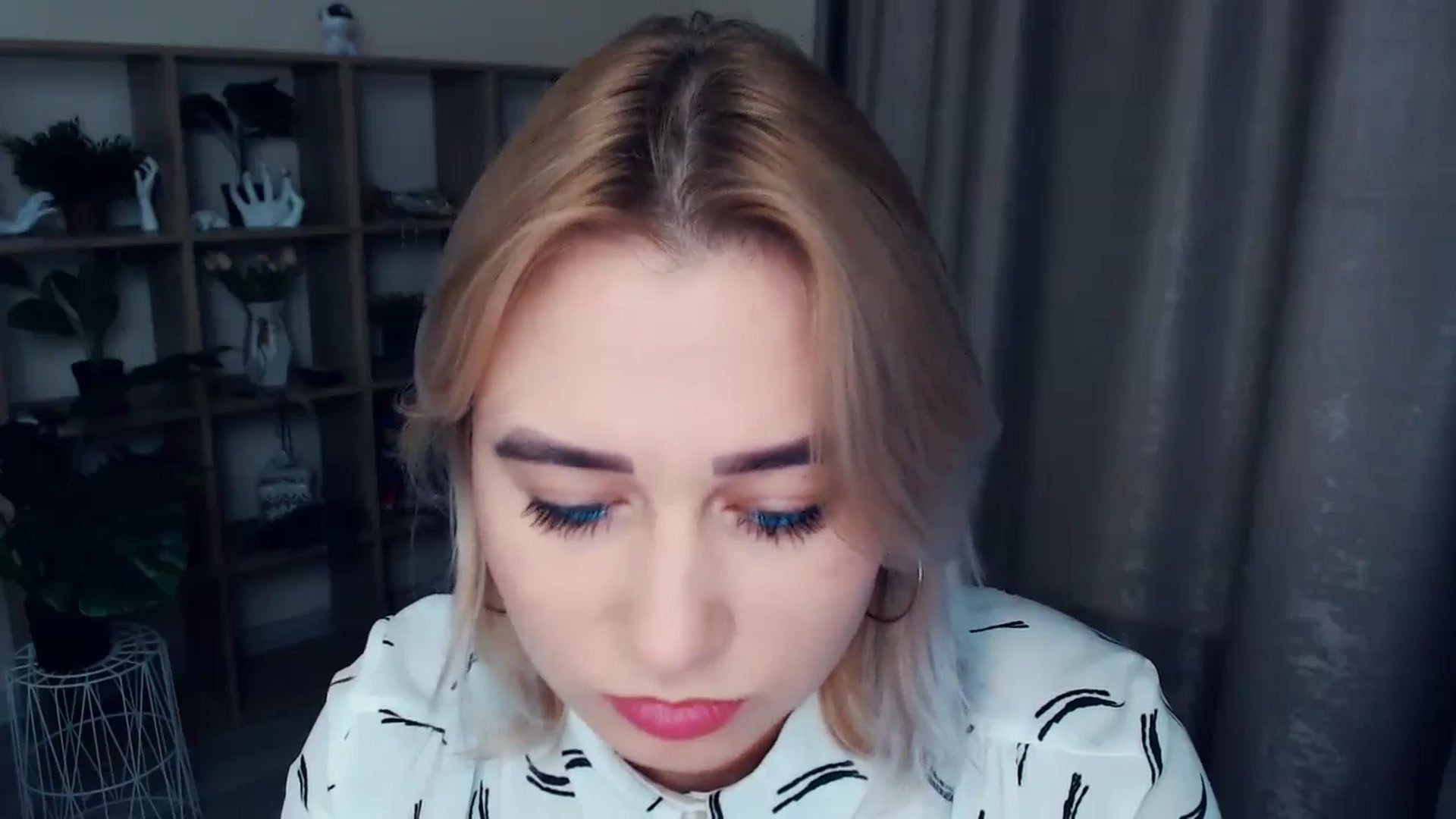 Gallery image thumbnail from Kukla_kolduna's myfreecams stream on, 11/26/2024, 16:58 image 15 of 20