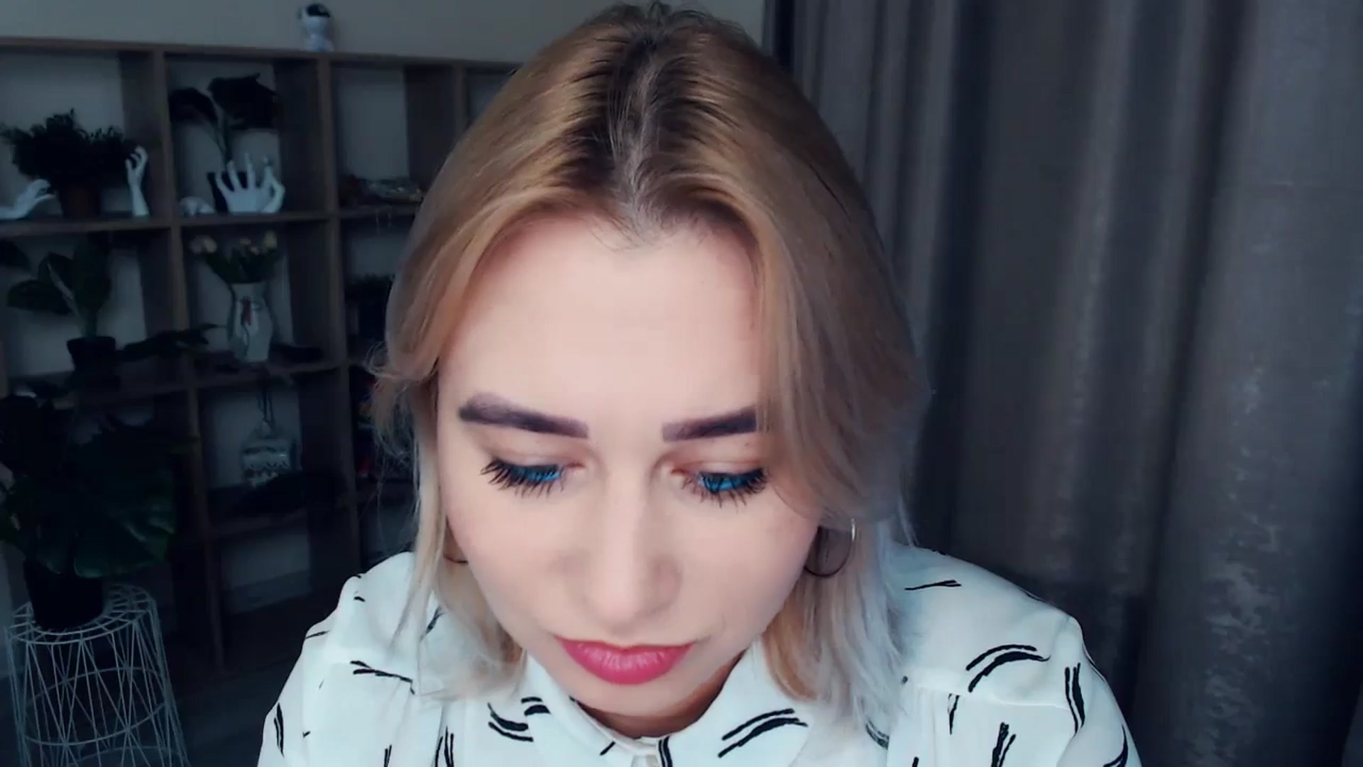 Gallery image thumbnail from Kukla_kolduna's myfreecams stream on, 11/26/2024, 16:58 image 14 of 20